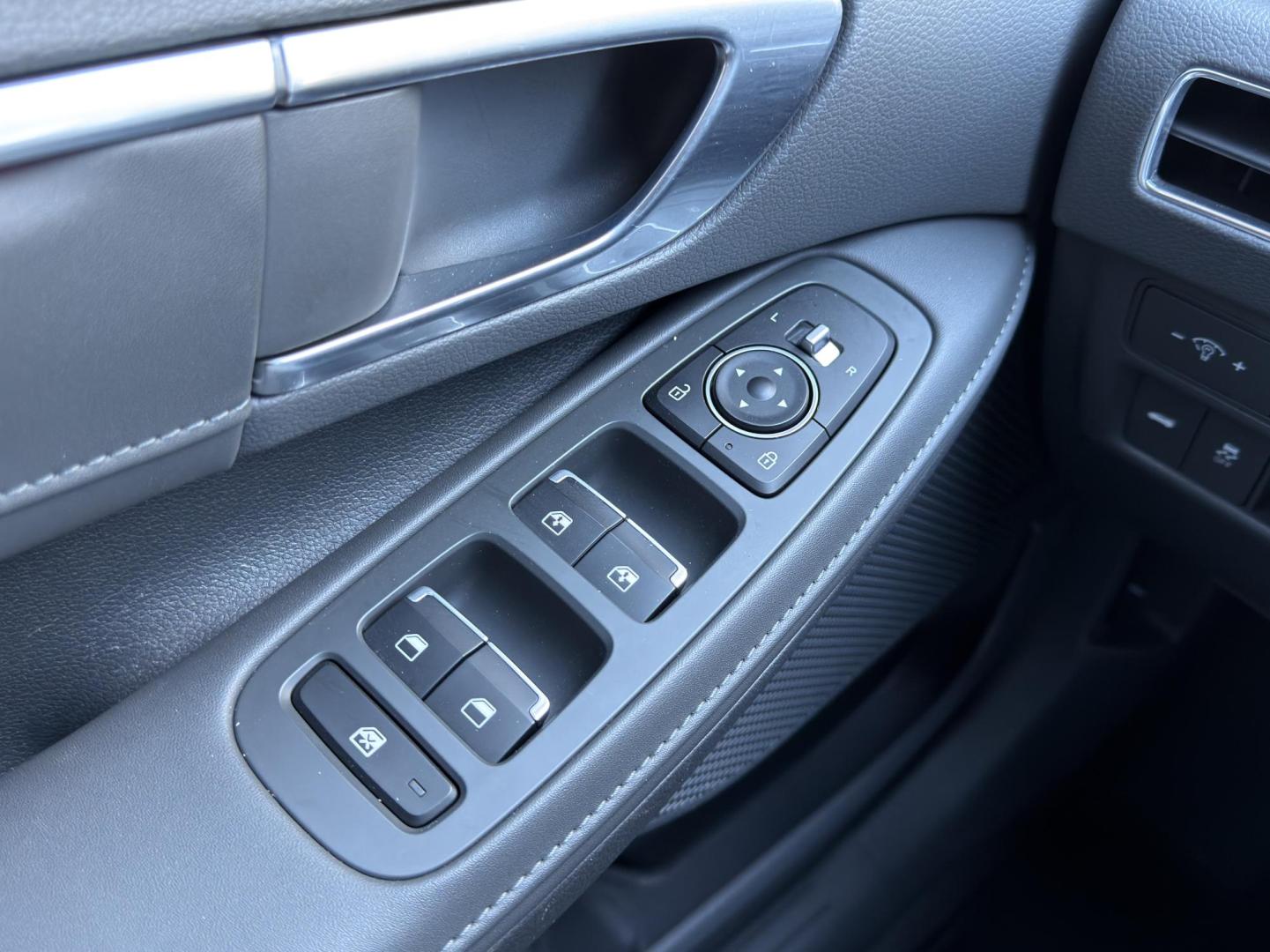 2020 WHITE /Tan Hyundai Sonata Limited (5NPEH4J2XLH) with an 1.6L 4 Cyl. TURBO engine, Automatic transmission, located at 2990 Old Orchard Rd., Jackson, MO, 63755, 37.354214, -89.612106 - 2020 Hyundai Sonata Limited 1-Owner 48xxx miles Front Wheel Drive 1.6L 4 Cyl. Automatic Leather Navigation Power/Heated/Cooled Seats Backup Camera Sunroof Bluetooth Heads Up Display Remote Start Cruise Power Windows/Locks/Mirrors We have financing available and we accept trades! Fill - Photo#33