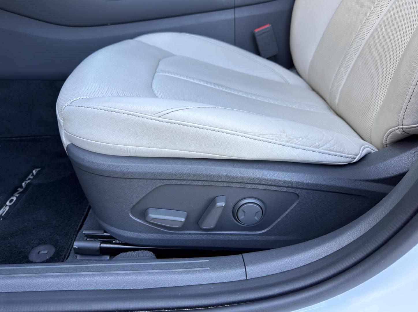 2020 WHITE /Tan Hyundai Sonata Limited (5NPEH4J2XLH) with an 1.6L 4 Cyl. TURBO engine, Automatic transmission, located at 2990 Old Orchard Rd., Jackson, MO, 63755, 37.354214, -89.612106 - 2020 Hyundai Sonata Limited 1-Owner 48xxx miles Front Wheel Drive 1.6L 4 Cyl. Automatic Leather Navigation Power/Heated/Cooled Seats Backup Camera Sunroof Bluetooth Heads Up Display Remote Start Cruise Power Windows/Locks/Mirrors We have financing available and we accept trades! Fill - Photo#6