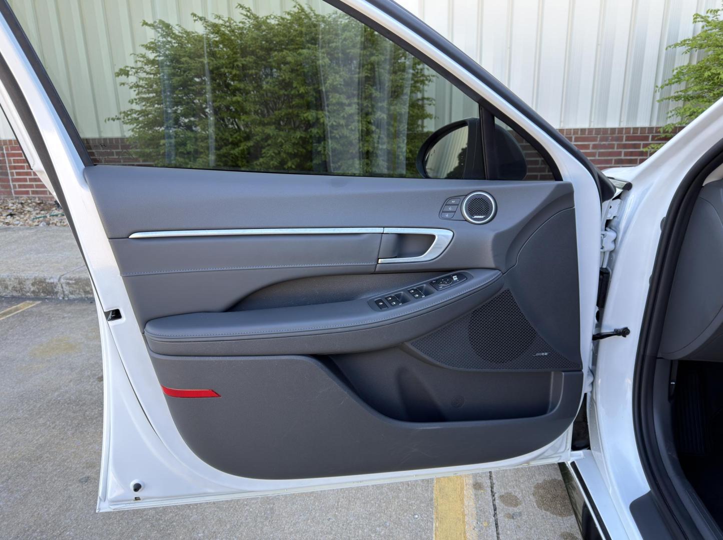 2020 WHITE /Tan Hyundai Sonata Limited (5NPEH4J2XLH) with an 1.6L 4 Cyl. TURBO engine, Automatic transmission, located at 2990 Old Orchard Rd., Jackson, MO, 63755, 37.354214, -89.612106 - 2020 Hyundai Sonata Limited 1-Owner 48xxx miles Front Wheel Drive 1.6L 4 Cyl. Automatic Leather Navigation Power/Heated/Cooled Seats Backup Camera Sunroof Bluetooth Heads Up Display Remote Start Cruise Power Windows/Locks/Mirrors We have financing available and we accept trades! Fill - Photo#17