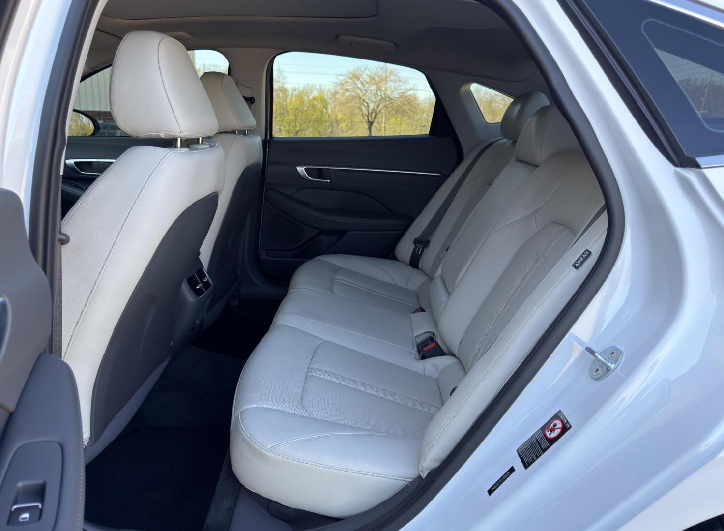 2020 WHITE /Tan Hyundai Sonata Limited (5NPEH4J2XLH) with an 1.6L 4 Cyl. TURBO engine, Automatic transmission, located at 2990 Old Orchard Rd., Jackson, MO, 63755, 37.354214, -89.612106 - 2020 Hyundai Sonata Limited 1-Owner 48xxx miles Front Wheel Drive 1.6L 4 Cyl. Automatic Leather Navigation Power/Heated/Cooled Seats Backup Camera Sunroof Bluetooth Heads Up Display Remote Start Cruise Power Windows/Locks/Mirrors We have financing available and we accept trades! Fill - Photo#21