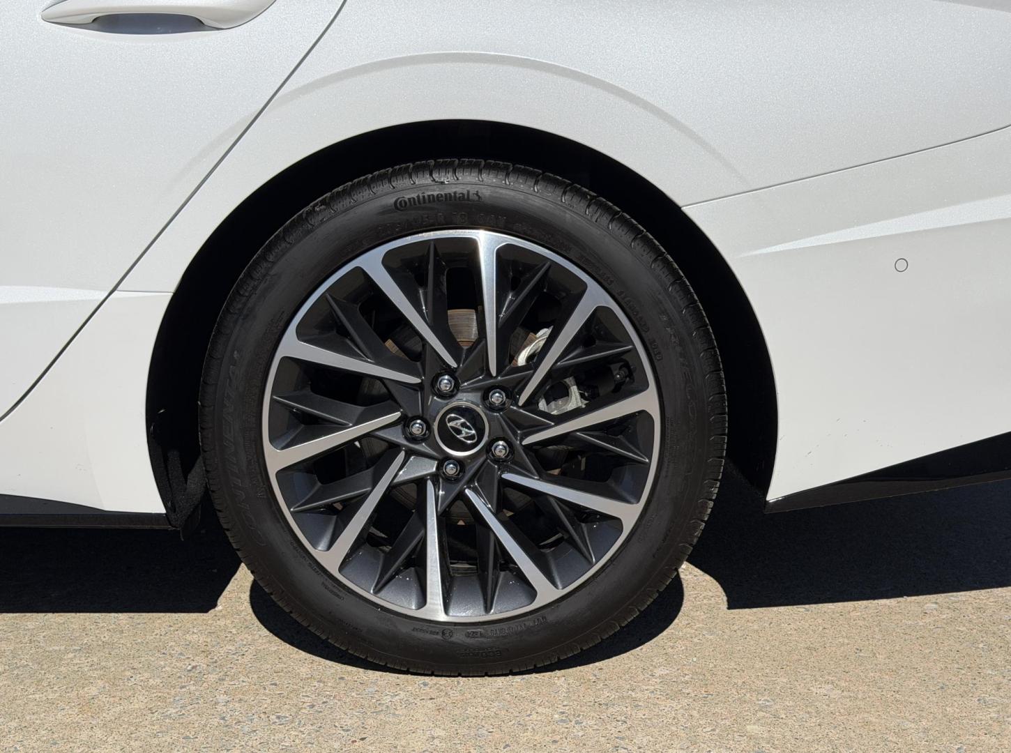 2020 WHITE /Tan Hyundai Sonata Limited (5NPEH4J2XLH) with an 1.6L 4 Cyl. TURBO engine, Automatic transmission, located at 2990 Old Orchard Rd., Jackson, MO, 63755, 37.354214, -89.612106 - 2020 Hyundai Sonata Limited 1-Owner 48xxx miles Front Wheel Drive 1.6L 4 Cyl. Automatic Leather Navigation Power/Heated/Cooled Seats Backup Camera Sunroof Bluetooth Heads Up Display Remote Start Cruise Power Windows/Locks/Mirrors We have financing available and we accept trades! Fill - Photo#43