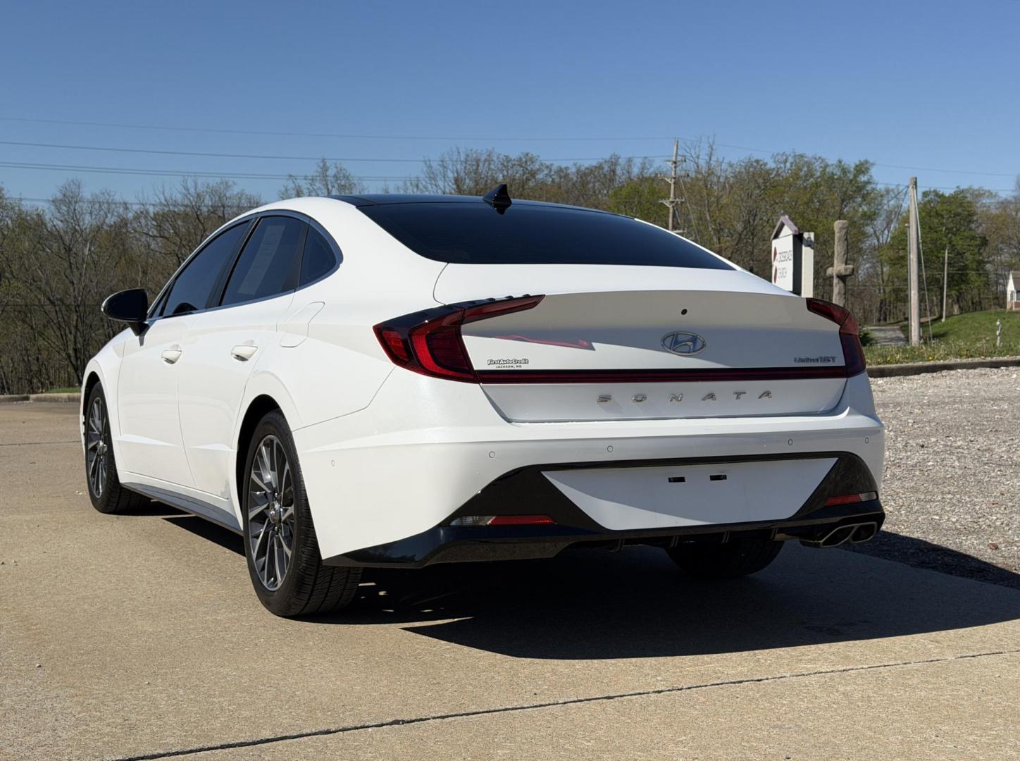2020 WHITE /Tan Hyundai Sonata Limited (5NPEH4J2XLH) with an 1.6L 4 Cyl. TURBO engine, Automatic transmission, located at 2990 Old Orchard Rd., Jackson, MO, 63755, 37.354214, -89.612106 - 2020 Hyundai Sonata Limited 1-Owner 48xxx miles Front Wheel Drive 1.6L 4 Cyl. Automatic Leather Navigation Power/Heated/Cooled Seats Backup Camera Sunroof Bluetooth Heads Up Display Remote Start Cruise Power Windows/Locks/Mirrors We have financing available and we accept trades! Fill - Photo#14