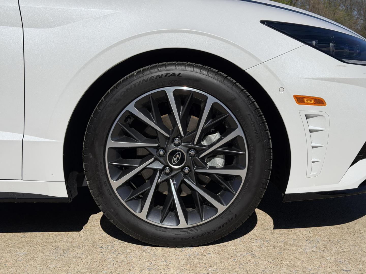 2020 WHITE /Tan Hyundai Sonata Limited (5NPEH4J2XLH) with an 1.6L 4 Cyl. TURBO engine, Automatic transmission, located at 2990 Old Orchard Rd., Jackson, MO, 63755, 37.354214, -89.612106 - 2020 Hyundai Sonata Limited 1-Owner 48xxx miles Front Wheel Drive 1.6L 4 Cyl. Automatic Leather Navigation Power/Heated/Cooled Seats Backup Camera Sunroof Bluetooth Heads Up Display Remote Start Cruise Power Windows/Locks/Mirrors We have financing available and we accept trades! Fill - Photo#45