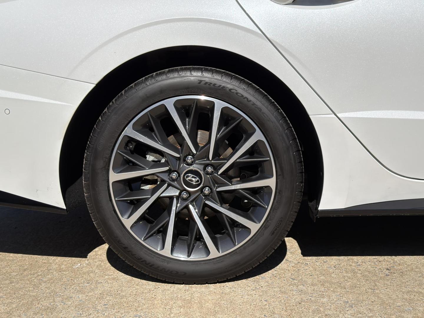 2020 WHITE /Tan Hyundai Sonata Limited (5NPEH4J2XLH) with an 1.6L 4 Cyl. TURBO engine, Automatic transmission, located at 2990 Old Orchard Rd., Jackson, MO, 63755, 37.354214, -89.612106 - 2020 Hyundai Sonata Limited 1-Owner 48xxx miles Front Wheel Drive 1.6L 4 Cyl. Automatic Leather Navigation Power/Heated/Cooled Seats Backup Camera Sunroof Bluetooth Heads Up Display Remote Start Cruise Power Windows/Locks/Mirrors We have financing available and we accept trades! Fill - Photo#44