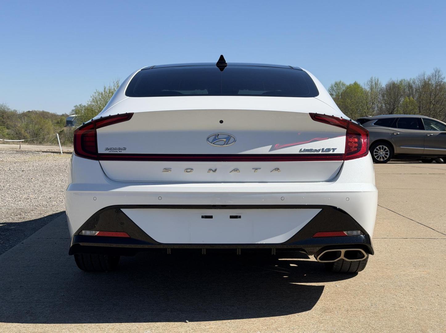 2020 WHITE /Tan Hyundai Sonata Limited (5NPEH4J2XLH) with an 1.6L 4 Cyl. TURBO engine, Automatic transmission, located at 2990 Old Orchard Rd., Jackson, MO, 63755, 37.354214, -89.612106 - 2020 Hyundai Sonata Limited 1-Owner 48xxx miles Front Wheel Drive 1.6L 4 Cyl. Automatic Leather Navigation Power/Heated/Cooled Seats Backup Camera Sunroof Bluetooth Heads Up Display Remote Start Cruise Power Windows/Locks/Mirrors We have financing available and we accept trades! Fill - Photo#15