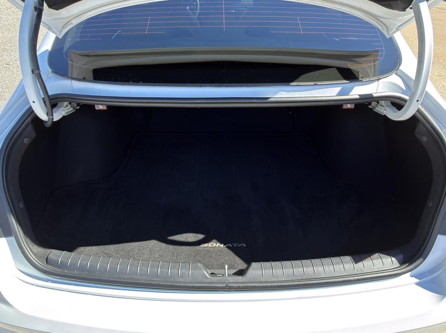 2020 WHITE /Tan Hyundai Sonata Limited (5NPEH4J2XLH) with an 1.6L 4 Cyl. TURBO engine, Automatic transmission, located at 2990 Old Orchard Rd., Jackson, MO, 63755, 37.354214, -89.612106 - 2020 Hyundai Sonata Limited 1-Owner 48xxx miles Front Wheel Drive 1.6L 4 Cyl. Automatic Leather Navigation Power/Heated/Cooled Seats Backup Camera Sunroof Bluetooth Heads Up Display Remote Start Cruise Power Windows/Locks/Mirrors We have financing available and we accept trades! Fill - Photo#24