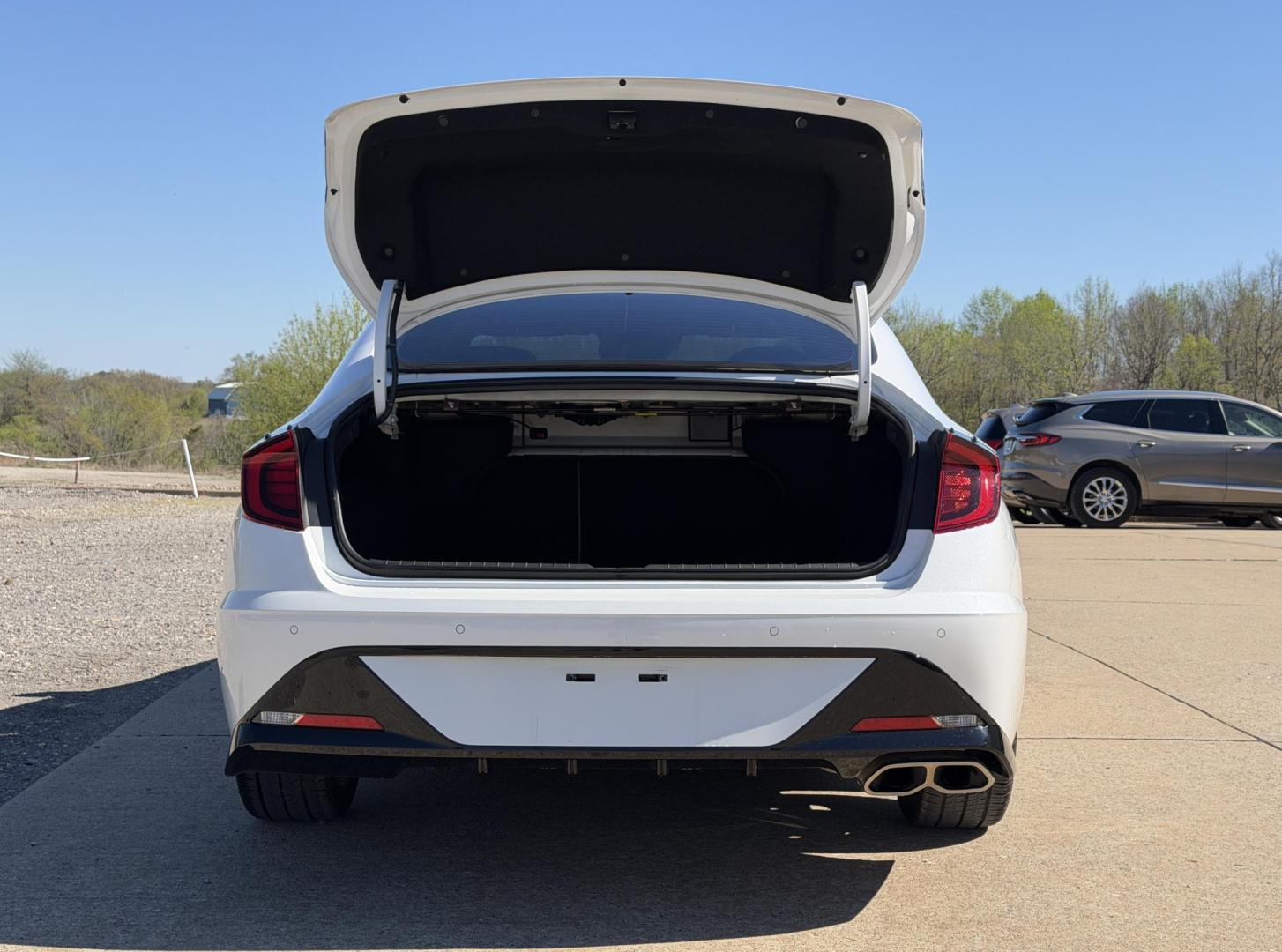2020 WHITE /Tan Hyundai Sonata Limited (5NPEH4J2XLH) with an 1.6L 4 Cyl. TURBO engine, Automatic transmission, located at 2990 Old Orchard Rd., Jackson, MO, 63755, 37.354214, -89.612106 - 2020 Hyundai Sonata Limited 1-Owner 48xxx miles Front Wheel Drive 1.6L 4 Cyl. Automatic Leather Navigation Power/Heated/Cooled Seats Backup Camera Sunroof Bluetooth Heads Up Display Remote Start Cruise Power Windows/Locks/Mirrors We have financing available and we accept trades! Fill - Photo#23