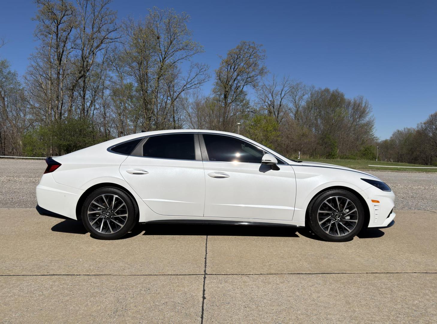 2020 WHITE /Tan Hyundai Sonata Limited (5NPEH4J2XLH) with an 1.6L 4 Cyl. TURBO engine, Automatic transmission, located at 2990 Old Orchard Rd., Jackson, MO, 63755, 37.354214, -89.612106 - 2020 Hyundai Sonata Limited 1-Owner 48xxx miles Front Wheel Drive 1.6L 4 Cyl. Automatic Leather Navigation Power/Heated/Cooled Seats Backup Camera Sunroof Bluetooth Heads Up Display Remote Start Cruise Power Windows/Locks/Mirrors We have financing available and we accept trades! Fill - Photo#12