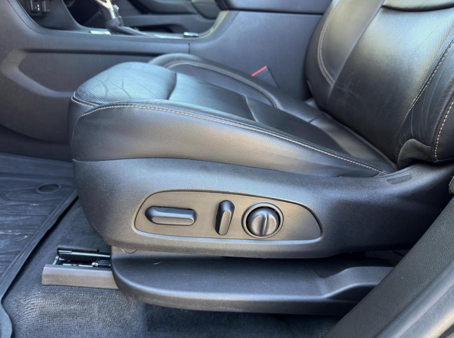 2021 BLACK /Black Chevrolet Traverse Premier AWD (1GNEVKKW2MJ) with an 3.6L V6 engine, Automatic transmission, located at 2990 Old Orchard Rd., Jackson, MO, 63755, 37.354214, -89.612106 - 2021 Chevrolet Traverse Premier 1-Owner 102xxx miles All Wheel Drive 3.6L V6 Automatic Leather 3rd Row Navigation Backup Camera Power/Heated/Cooled Seats Heated Rear Seats Heated Steering Wheel Sunroof Bluetooth Remote Start Cruise Power Windows/Locks/Mirrors We have financing avai - Photo#6