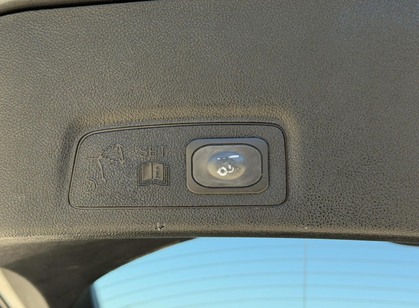 2019 GRAY /Black Lincoln MKC Premiere FWD (5LMCJ1C96KU) with an 2.0L 4 Cyl. engine, Automatic transmission, located at 2990 Old Orchard Rd., Jackson, MO, 63755, 37.354214, -89.612106 - 2019 Lincoln MKC Premiere 53xxx miles Front Wheel Drive 2.0L 4 Cyl. Automatic Leather Backup Camera Power/Heated Seats Bluetooth Remote Start Cruise Power Windows/Locks/Mirrors We have financing available and we accept trades! Fill out a credit application on our website or come by today - Photo#21