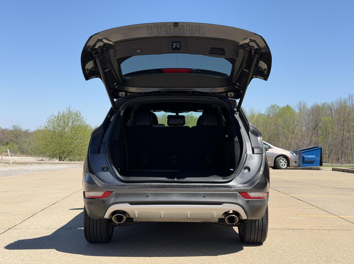 2019 GRAY /Black Lincoln MKC Premiere FWD (5LMCJ1C96KU) with an 2.0L 4 Cyl. engine, Automatic transmission, located at 2990 Old Orchard Rd., Jackson, MO, 63755, 37.354214, -89.612106 - 2019 Lincoln MKC Premiere 53xxx miles Front Wheel Drive 2.0L 4 Cyl. Automatic Leather Backup Camera Power/Heated Seats Bluetooth Remote Start Cruise Power Windows/Locks/Mirrors We have financing available and we accept trades! Fill out a credit application on our website or come by today - Photo#19