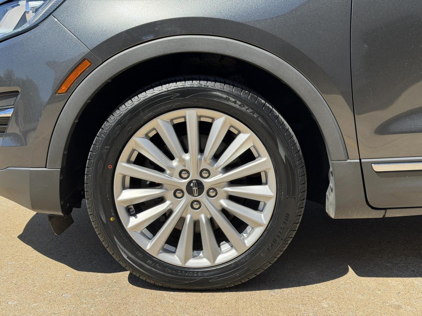 2019 GRAY /Black Lincoln MKC Premiere FWD (5LMCJ1C96KU) with an 2.0L 4 Cyl. engine, Automatic transmission, located at 2990 Old Orchard Rd., Jackson, MO, 63755, 37.354214, -89.612106 - 2019 Lincoln MKC Premiere 53xxx miles Front Wheel Drive 2.0L 4 Cyl. Automatic Leather Backup Camera Power/Heated Seats Bluetooth Remote Start Cruise Power Windows/Locks/Mirrors We have financing available and we accept trades! Fill out a credit application on our website or come by today - Photo#37