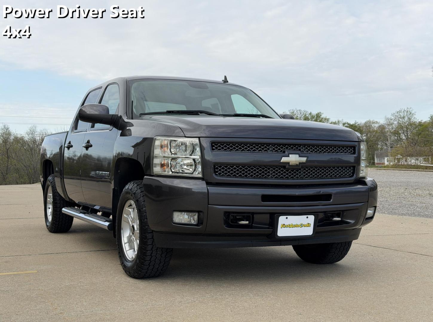 2011 GRAY /Black Chevrolet Silverado 1500 LT Crew Cab 4WD (3GCPKSE30BG) with an 5.3L V8 engine, Automatic transmission, located at 2990 Old Orchard Rd., Jackson, MO, 63755, 37.354214, -89.612106 - 2011 Chevrolet Silverado 1500 LT 189xxx miles 4x4 5.3L V8 Automatic Power Driver Seat Remote Start Cruise Power Windows/Locks/Mirrors We have financing available and we accept trades! Fill out a credit application on our website or come by today! If you have any questions, give us a call a - Photo#0