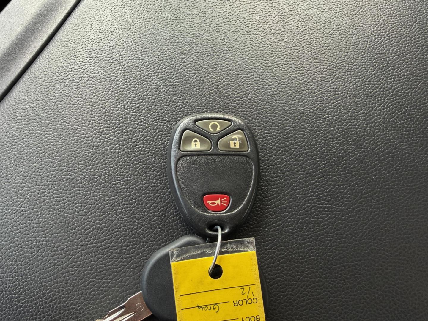 2011 GRAY /Black Chevrolet Silverado 1500 LT Crew Cab 4WD (3GCPKSE30BG) with an 5.3L V8 engine, Automatic transmission, located at 2990 Old Orchard Rd., Jackson, MO, 63755, 37.354214, -89.612106 - 2011 Chevrolet Silverado 1500 LT 189xxx miles 4x4 5.3L V8 Automatic Power Driver Seat Remote Start Cruise Power Windows/Locks/Mirrors We have financing available and we accept trades! Fill out a credit application on our website or come by today! If you have any questions, give us a call a - Photo#4