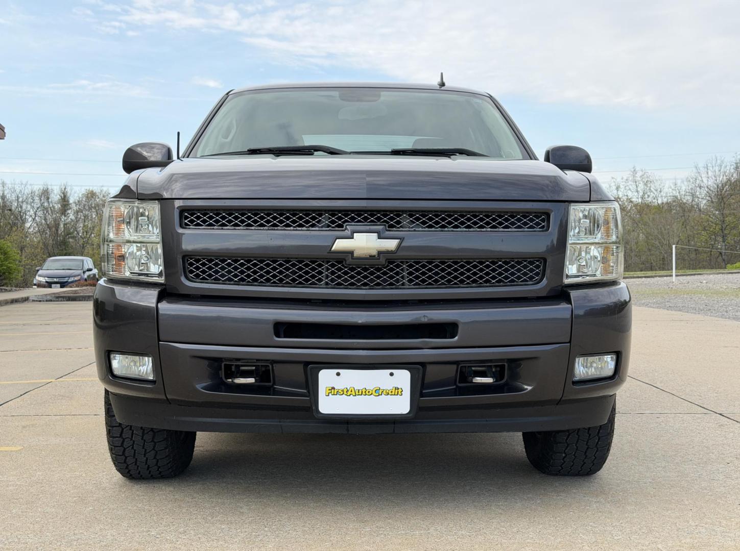 2011 GRAY /Black Chevrolet Silverado 1500 LT Crew Cab 4WD (3GCPKSE30BG) with an 5.3L V8 engine, Automatic transmission, located at 2990 Old Orchard Rd., Jackson, MO, 63755, 37.354214, -89.612106 - 2011 Chevrolet Silverado 1500 LT 189xxx miles 4x4 5.3L V8 Automatic Power Driver Seat Remote Start Cruise Power Windows/Locks/Mirrors We have financing available and we accept trades! Fill out a credit application on our website or come by today! If you have any questions, give us a call a - Photo#11