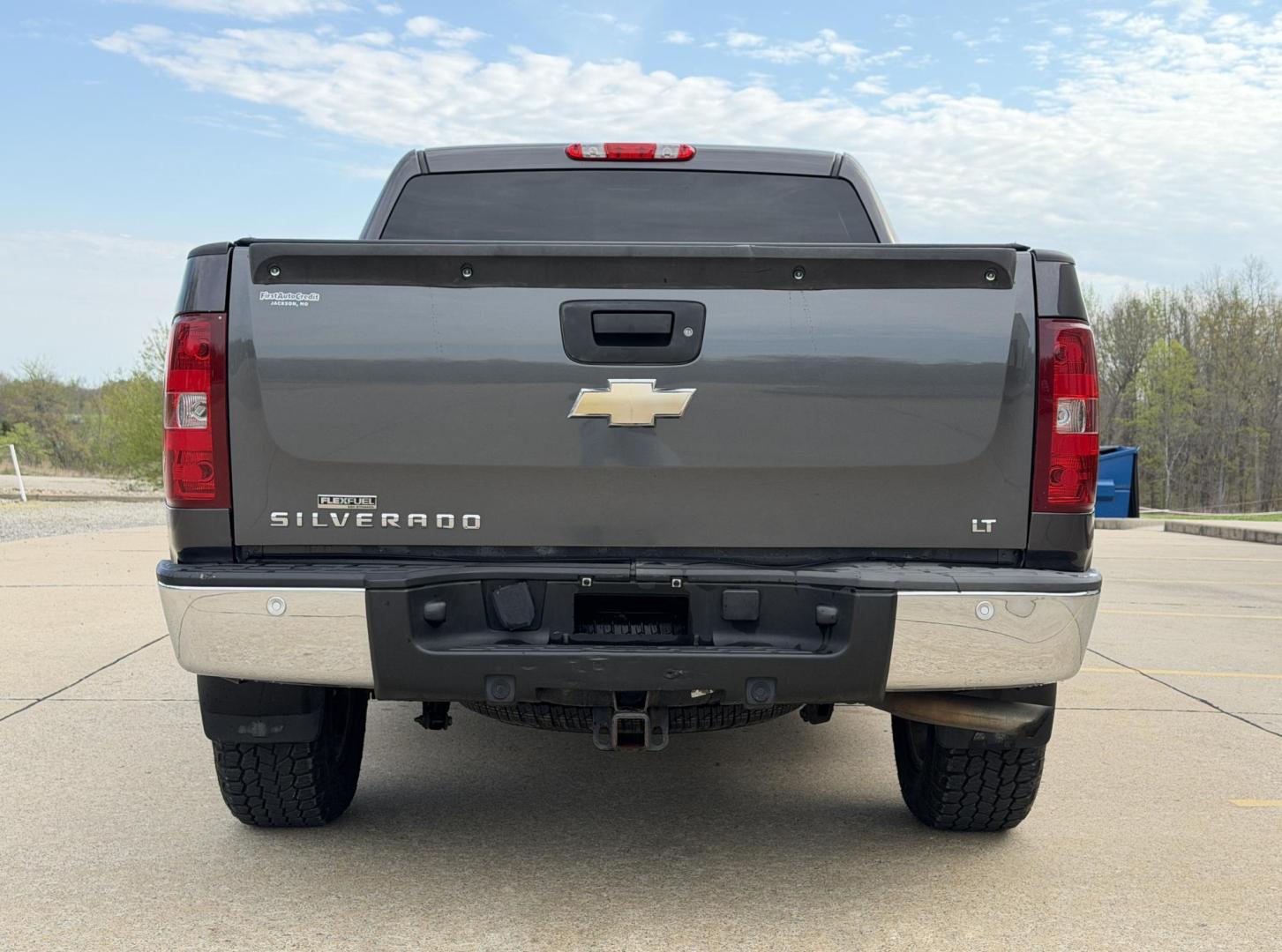 2011 GRAY /Black Chevrolet Silverado 1500 LT Crew Cab 4WD (3GCPKSE30BG) with an 5.3L V8 engine, Automatic transmission, located at 2990 Old Orchard Rd., Jackson, MO, 63755, 37.354214, -89.612106 - 2011 Chevrolet Silverado 1500 LT 189xxx miles 4x4 5.3L V8 Automatic Power Driver Seat Remote Start Cruise Power Windows/Locks/Mirrors We have financing available and we accept trades! Fill out a credit application on our website or come by today! If you have any questions, give us a call a - Photo#10