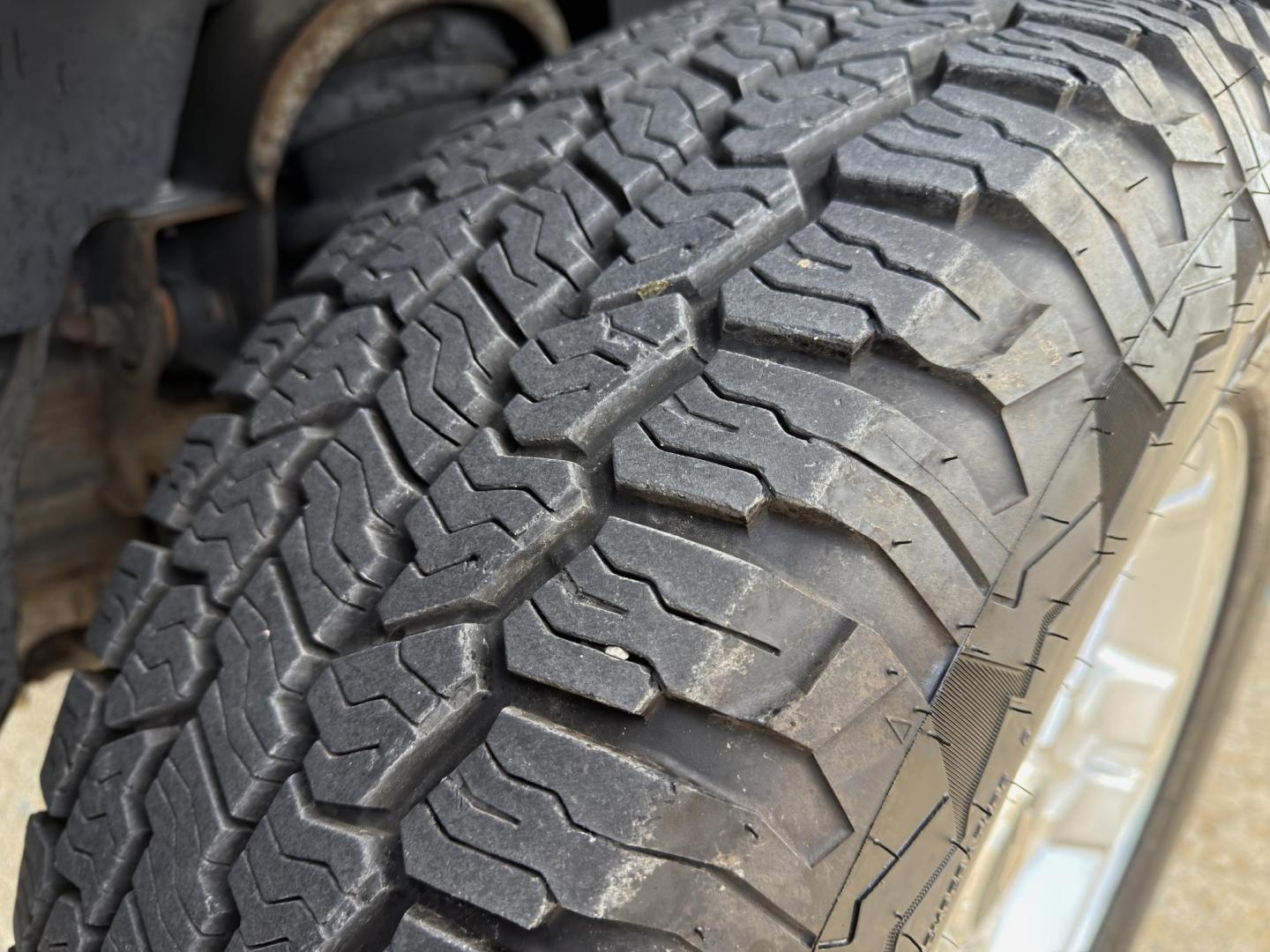 2011 GRAY /Black Chevrolet Silverado 1500 LT Crew Cab 4WD (3GCPKSE30BG) with an 5.3L V8 engine, Automatic transmission, located at 2990 Old Orchard Rd., Jackson, MO, 63755, 37.354214, -89.612106 - 2011 Chevrolet Silverado 1500 LT 189xxx miles 4x4 5.3L V8 Automatic Power Driver Seat Remote Start Cruise Power Windows/Locks/Mirrors We have financing available and we accept trades! Fill out a credit application on our website or come by today! If you have any questions, give us a call a - Photo#34