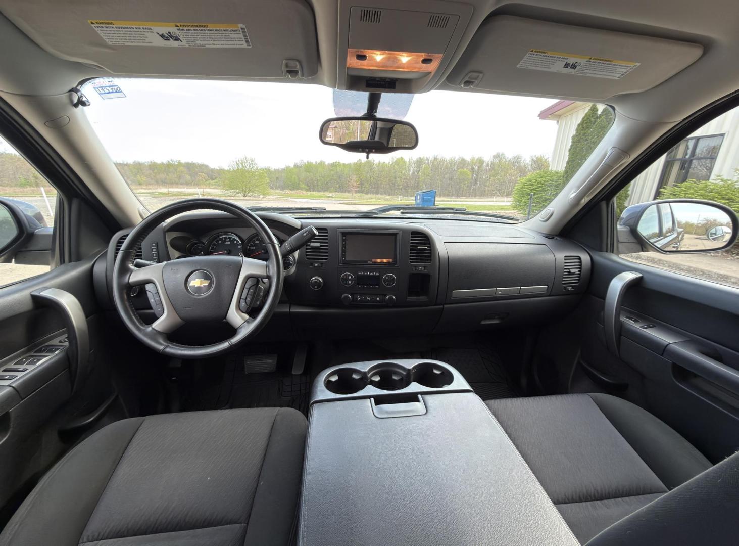 2011 GRAY /Black Chevrolet Silverado 1500 LT Crew Cab 4WD (3GCPKSE30BG) with an 5.3L V8 engine, Automatic transmission, located at 2990 Old Orchard Rd., Jackson, MO, 63755, 37.354214, -89.612106 - 2011 Chevrolet Silverado 1500 LT 189xxx miles 4x4 5.3L V8 Automatic Power Driver Seat Remote Start Cruise Power Windows/Locks/Mirrors We have financing available and we accept trades! Fill out a credit application on our website or come by today! If you have any questions, give us a call a - Photo#21