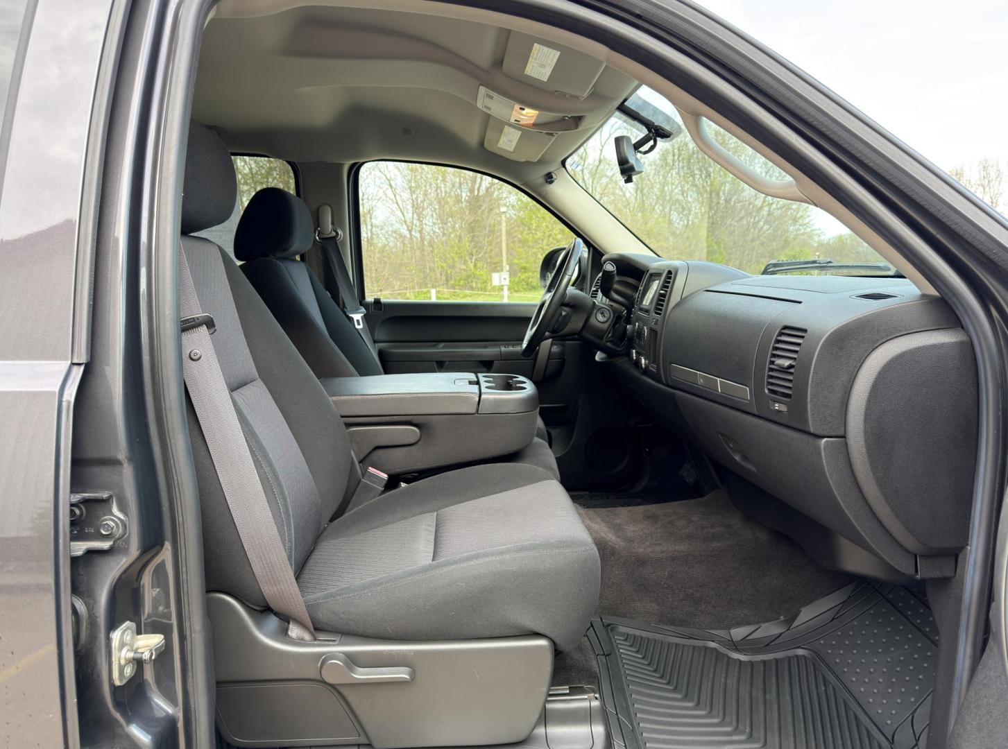 2011 GRAY /Black Chevrolet Silverado 1500 LT Crew Cab 4WD (3GCPKSE30BG) with an 5.3L V8 engine, Automatic transmission, located at 2990 Old Orchard Rd., Jackson, MO, 63755, 37.354214, -89.612106 - 2011 Chevrolet Silverado 1500 LT 189xxx miles 4x4 5.3L V8 Automatic Power Driver Seat Remote Start Cruise Power Windows/Locks/Mirrors We have financing available and we accept trades! Fill out a credit application on our website or come by today! If you have any questions, give us a call a - Photo#15