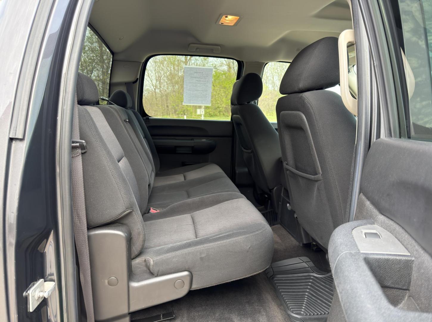 2011 GRAY /Black Chevrolet Silverado 1500 LT Crew Cab 4WD (3GCPKSE30BG) with an 5.3L V8 engine, Automatic transmission, located at 2990 Old Orchard Rd., Jackson, MO, 63755, 37.354214, -89.612106 - 2011 Chevrolet Silverado 1500 LT 189xxx miles 4x4 5.3L V8 Automatic Power Driver Seat Remote Start Cruise Power Windows/Locks/Mirrors We have financing available and we accept trades! Fill out a credit application on our website or come by today! If you have any questions, give us a call a - Photo#17