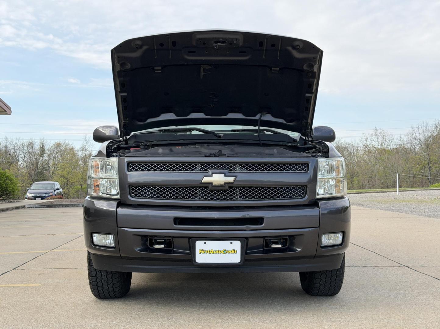 2011 GRAY /Black Chevrolet Silverado 1500 LT Crew Cab 4WD (3GCPKSE30BG) with an 5.3L V8 engine, Automatic transmission, located at 2990 Old Orchard Rd., Jackson, MO, 63755, 37.354214, -89.612106 - 2011 Chevrolet Silverado 1500 LT 189xxx miles 4x4 5.3L V8 Automatic Power Driver Seat Remote Start Cruise Power Windows/Locks/Mirrors We have financing available and we accept trades! Fill out a credit application on our website or come by today! If you have any questions, give us a call a - Photo#32