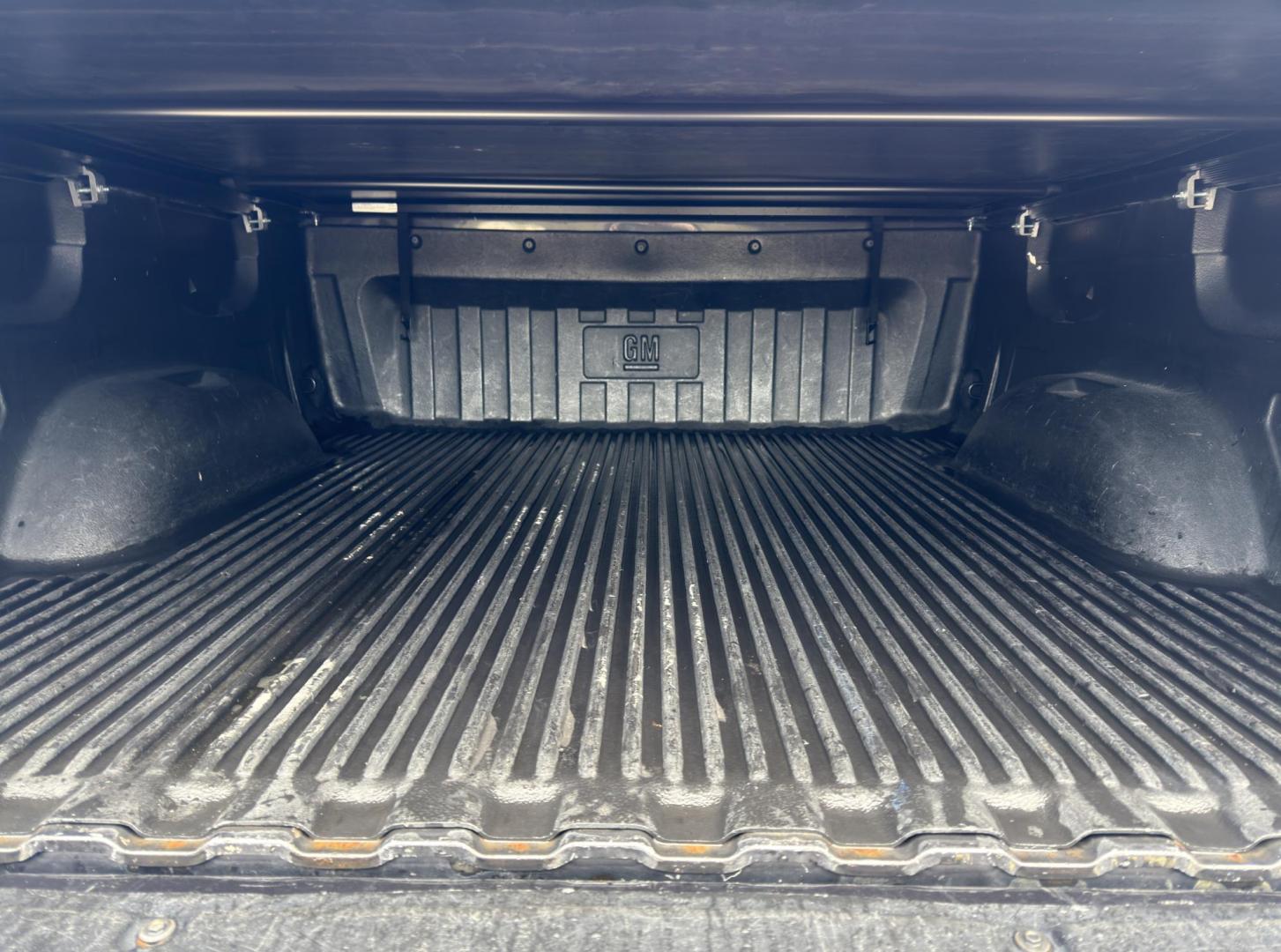 2011 GRAY /Black Chevrolet Silverado 1500 LT Crew Cab 4WD (3GCPKSE30BG) with an 5.3L V8 engine, Automatic transmission, located at 2990 Old Orchard Rd., Jackson, MO, 63755, 37.354214, -89.612106 - 2011 Chevrolet Silverado 1500 LT 189xxx miles 4x4 5.3L V8 Automatic Power Driver Seat Remote Start Cruise Power Windows/Locks/Mirrors We have financing available and we accept trades! Fill out a credit application on our website or come by today! If you have any questions, give us a call a - Photo#19