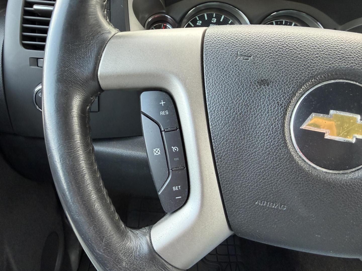 2011 GRAY /Black Chevrolet Silverado 1500 LT Crew Cab 4WD (3GCPKSE30BG) with an 5.3L V8 engine, Automatic transmission, located at 2990 Old Orchard Rd., Jackson, MO, 63755, 37.354214, -89.612106 - 2011 Chevrolet Silverado 1500 LT 189xxx miles 4x4 5.3L V8 Automatic Power Driver Seat Remote Start Cruise Power Windows/Locks/Mirrors We have financing available and we accept trades! Fill out a credit application on our website or come by today! If you have any questions, give us a call a - Photo#23