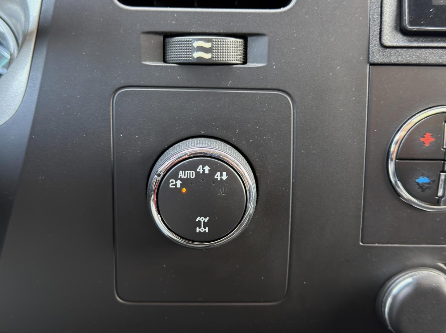 2011 GRAY /Black Chevrolet Silverado 1500 LT Crew Cab 4WD (3GCPKSE30BG) with an 5.3L V8 engine, Automatic transmission, located at 2990 Old Orchard Rd., Jackson, MO, 63755, 37.354214, -89.612106 - 2011 Chevrolet Silverado 1500 LT 189xxx miles 4x4 5.3L V8 Automatic Power Driver Seat Remote Start Cruise Power Windows/Locks/Mirrors We have financing available and we accept trades! Fill out a credit application on our website or come by today! If you have any questions, give us a call a - Photo#2