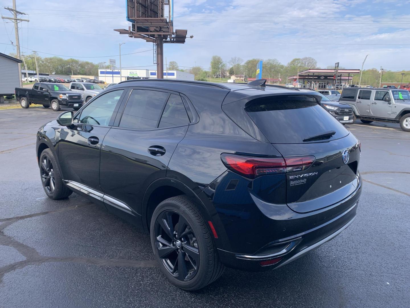 2022 BLACK /BLACK Buick Envision Essense (LRBFZNR44ND) with an 2.0L L4 DOHC 24V TURBO engine, Automatic transmission, located at 506 S. Kingshighway, Cape Girardeau, MO, 63703, (573) 235-5000, 37.294991, -89.553635 - 2022 Buick Envision Essense 42,xxx Miles Backup Camera Heated Seats Power Seats Heated Steering Wheel Adaptive Cruise Leather Seats Power Windows/Locks/Mirrors We have financing available and we accept trades! Fill out a credit application on our website or come by today! If you have any - Photo#5