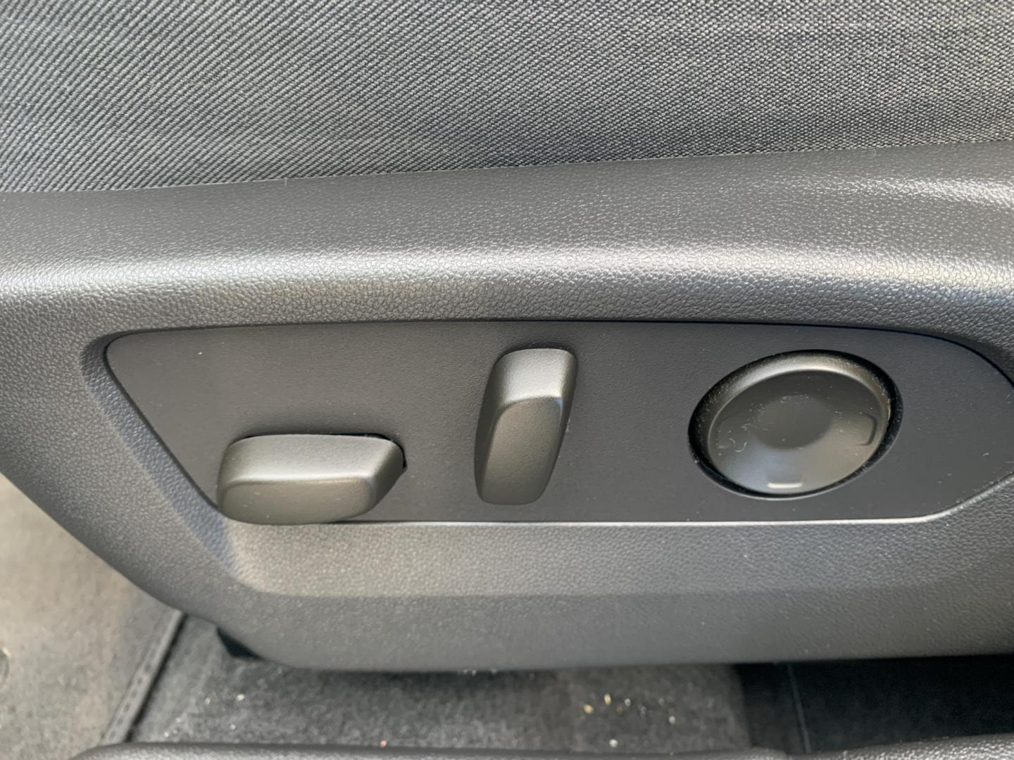 2022 BLACK /BLACK Buick Envision Essense (LRBFZNR44ND) with an 2.0L L4 DOHC 24V TURBO engine, Automatic transmission, located at 506 S. Kingshighway, Cape Girardeau, MO, 63703, (573) 235-5000, 37.294991, -89.553635 - 2022 Buick Envision Essense 42,xxx Miles Backup Camera Heated Seats Power Seats Heated Steering Wheel Adaptive Cruise Leather Seats Power Windows/Locks/Mirrors We have financing available and we accept trades! Fill out a credit application on our website or come by today! If you have any - Photo#22