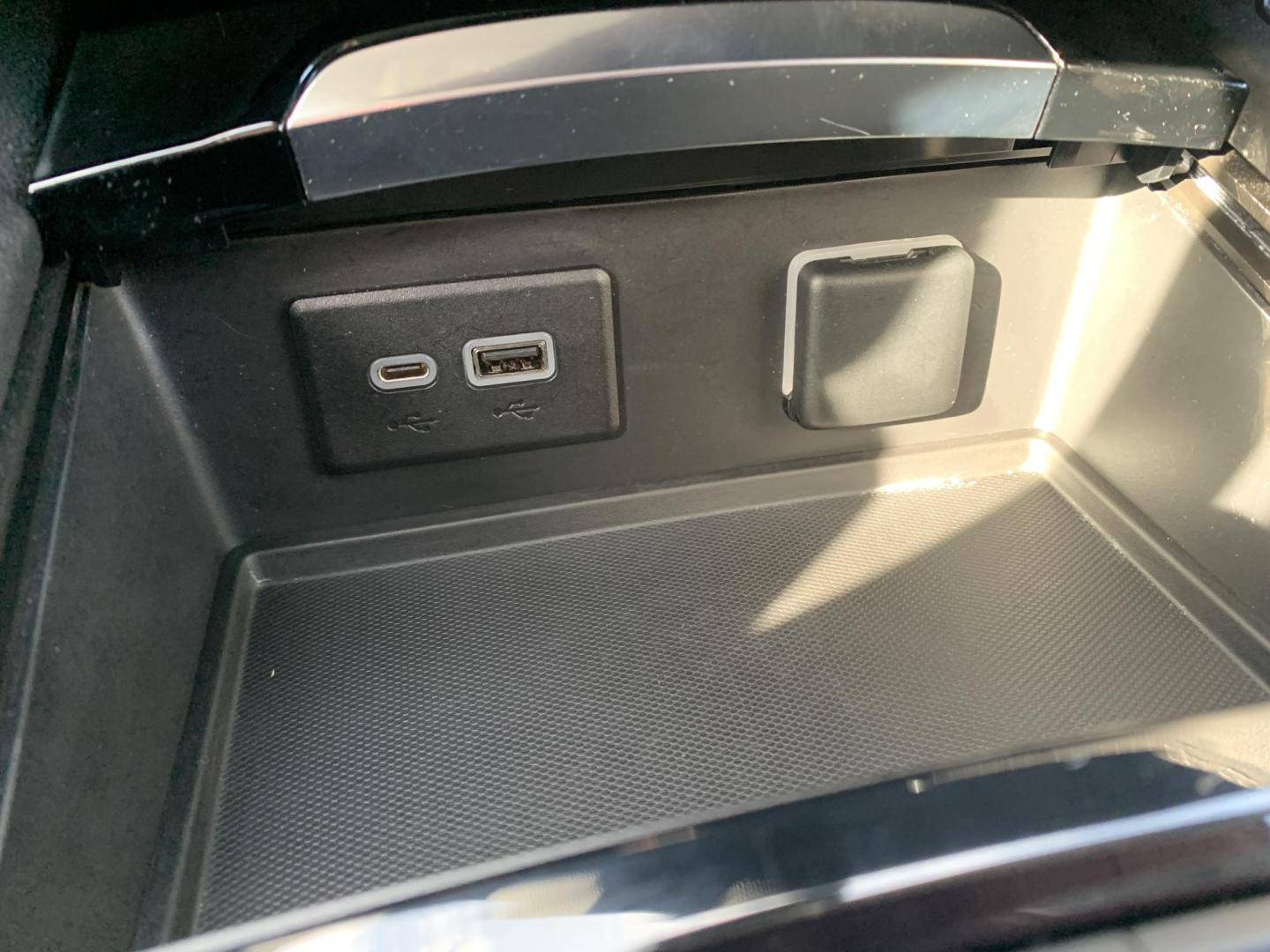 2022 BLACK /BLACK Buick Envision Essense (LRBFZNR44ND) with an 2.0L L4 DOHC 24V TURBO engine, Automatic transmission, located at 506 S. Kingshighway, Cape Girardeau, MO, 63703, (573) 235-5000, 37.294991, -89.553635 - 2022 Buick Envision Essense 42,xxx Miles Backup Camera Heated Seats Power Seats Heated Steering Wheel Adaptive Cruise Leather Seats Power Windows/Locks/Mirrors We have financing available and we accept trades! Fill out a credit application on our website or come by today! If you have any - Photo#33