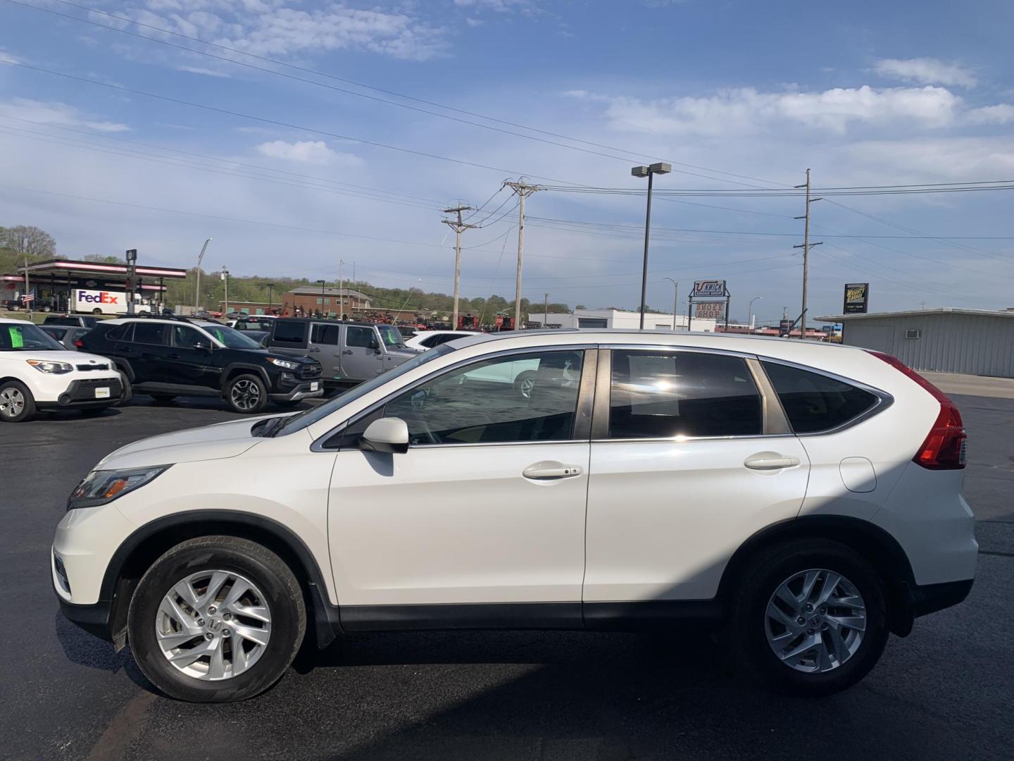 2016 WHITE /TAN Honda CR-V EX (5J6RM4H51GL) with an 2.4L L4 DOHC 16V engine, Automatic transmission, located at 506 S. Kingshighway, Cape Girardeau, MO, 63703, (573) 235-5000, 37.294991, -89.553635 - 2016 Honda CR-V EX 134,xxx Miles One Owner AWD Heated Seats Sunroof Backup Camera Power Windows/Locks/Mirrors We have financing available and we accept trades! Fill out a credit application on our website or come by today! If you have any questions, give us a call at (573) 235-5000 or vis - Photo#4