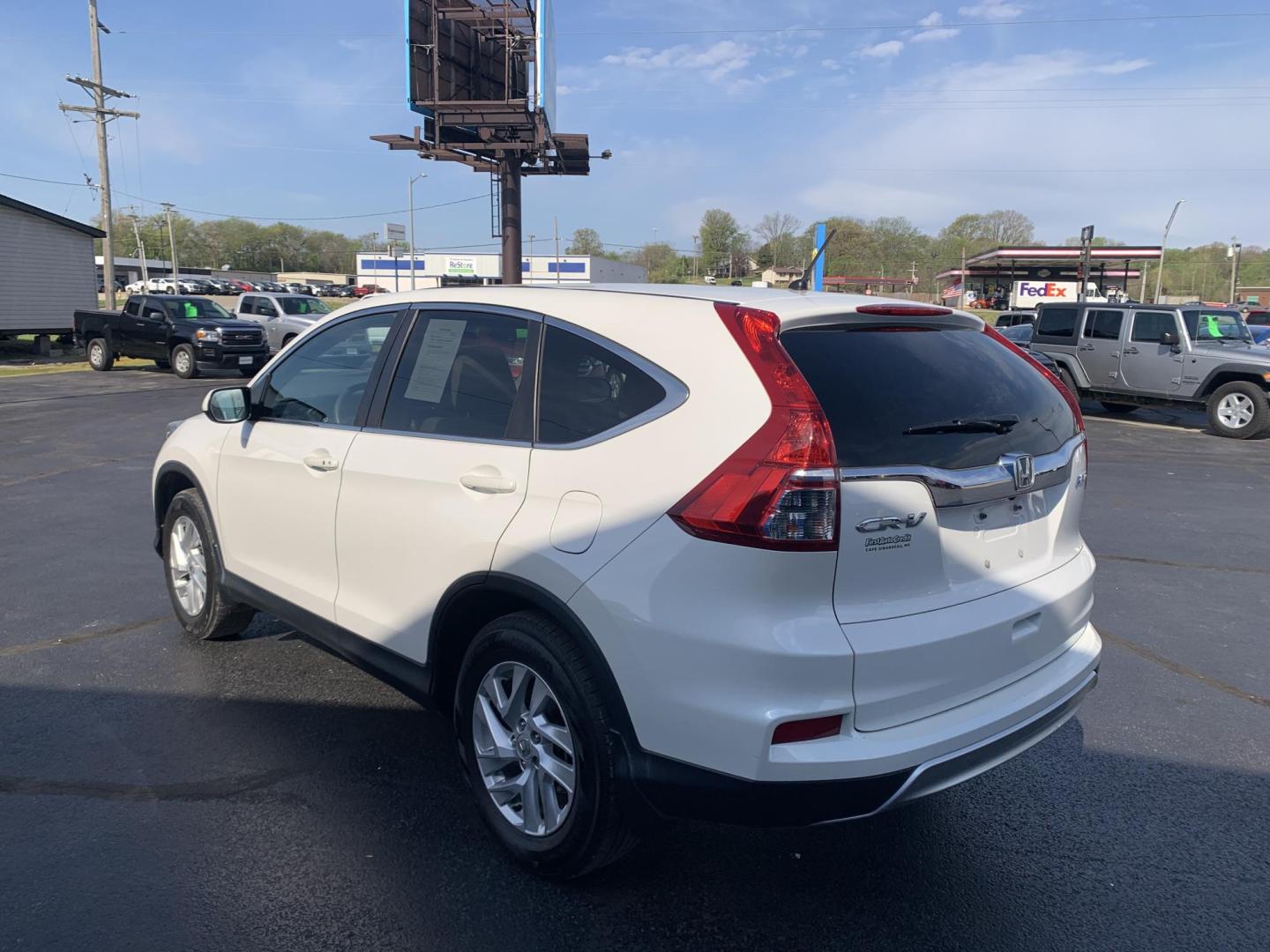 2016 WHITE /TAN Honda CR-V EX (5J6RM4H51GL) with an 2.4L L4 DOHC 16V engine, Automatic transmission, located at 506 S. Kingshighway, Cape Girardeau, MO, 63703, (573) 235-5000, 37.294991, -89.553635 - 2016 Honda CR-V EX 134,xxx Miles One Owner AWD Heated Seats Sunroof Backup Camera Power Windows/Locks/Mirrors We have financing available and we accept trades! Fill out a credit application on our website or come by today! If you have any questions, give us a call at (573) 235-5000 or vis - Photo#5