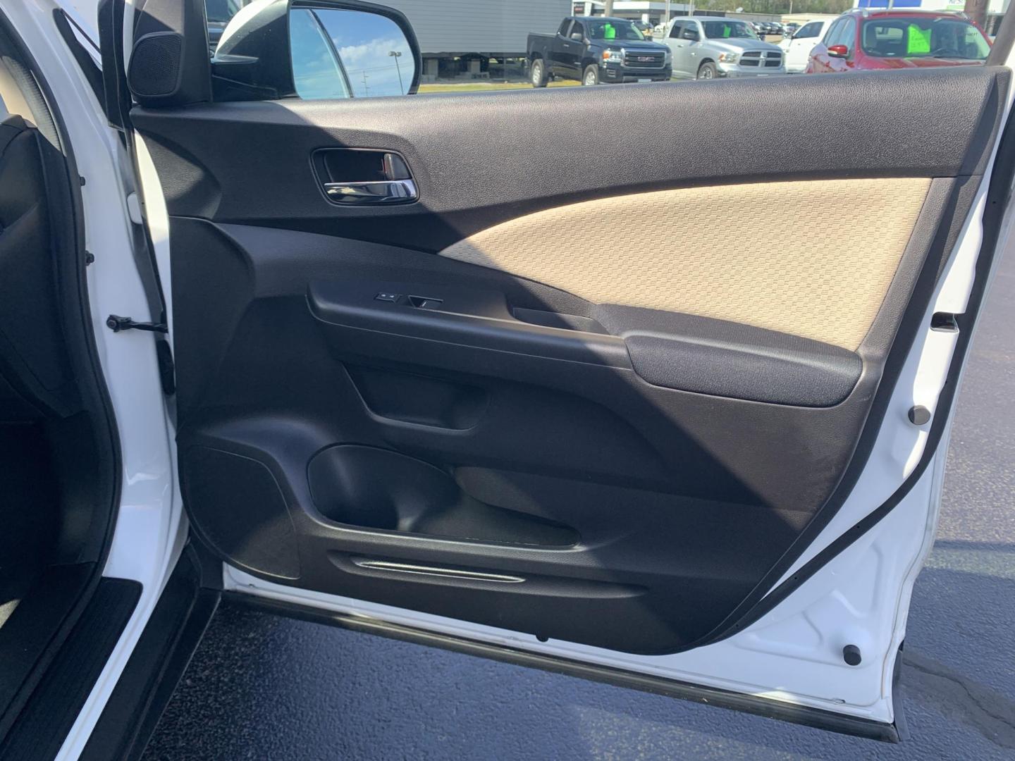 2016 WHITE /TAN Honda CR-V EX (5J6RM4H51GL) with an 2.4L L4 DOHC 16V engine, Automatic transmission, located at 506 S. Kingshighway, Cape Girardeau, MO, 63703, (573) 235-5000, 37.294991, -89.553635 - 2016 Honda CR-V EX 134,xxx Miles One Owner AWD Heated Seats Sunroof Backup Camera Power Windows/Locks/Mirrors We have financing available and we accept trades! Fill out a credit application on our website or come by today! If you have any questions, give us a call at (573) 235-5000 or vis - Photo#10