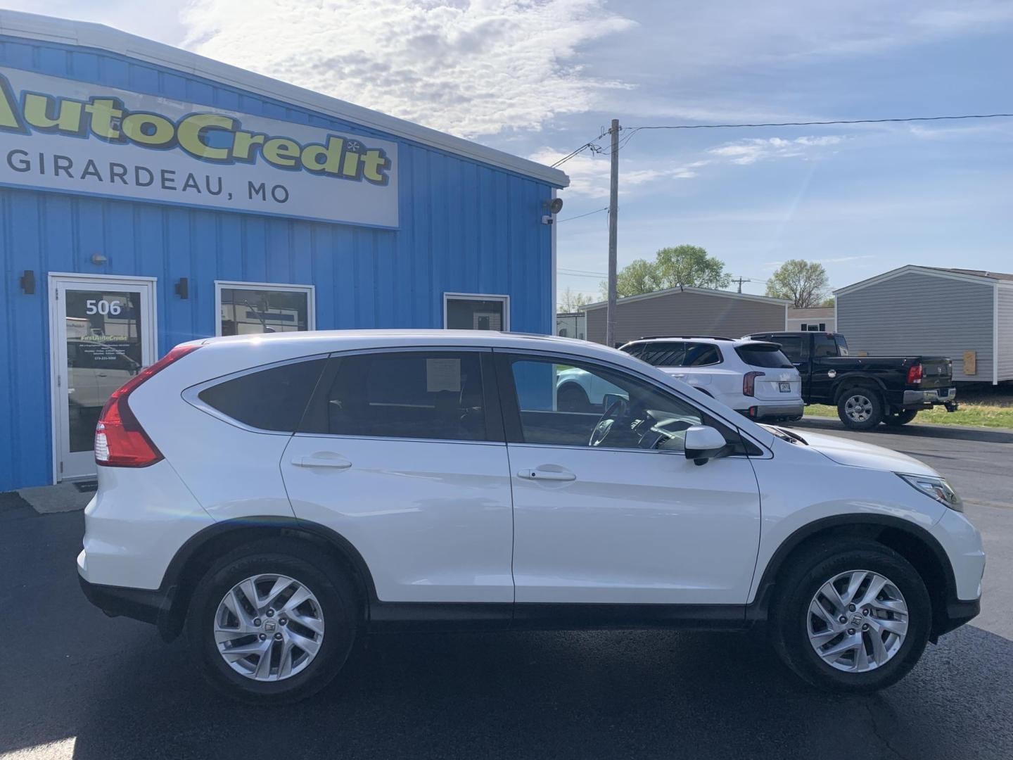 2016 WHITE /TAN Honda CR-V EX (5J6RM4H51GL) with an 2.4L L4 DOHC 16V engine, Automatic transmission, located at 506 S. Kingshighway, Cape Girardeau, MO, 63703, (573) 235-5000, 37.294991, -89.553635 - 2016 Honda CR-V EX 134,xxx Miles One Owner AWD Heated Seats Sunroof Backup Camera Power Windows/Locks/Mirrors We have financing available and we accept trades! Fill out a credit application on our website or come by today! If you have any questions, give us a call at (573) 235-5000 or vis - Photo#9