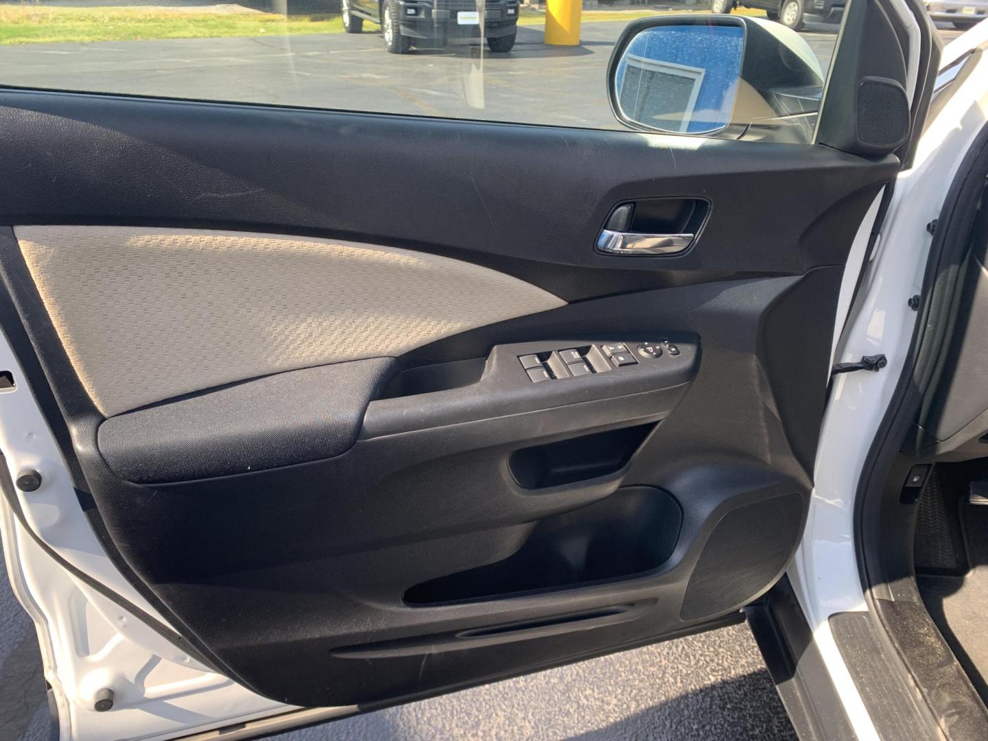 2016 WHITE /TAN Honda CR-V EX (5J6RM4H51GL) with an 2.4L L4 DOHC 16V engine, Automatic transmission, located at 506 S. Kingshighway, Cape Girardeau, MO, 63703, (573) 235-5000, 37.294991, -89.553635 - 2016 Honda CR-V EX 134,xxx Miles One Owner AWD Heated Seats Sunroof Backup Camera Power Windows/Locks/Mirrors We have financing available and we accept trades! Fill out a credit application on our website or come by today! If you have any questions, give us a call at (573) 235-5000 or vis - Photo#17