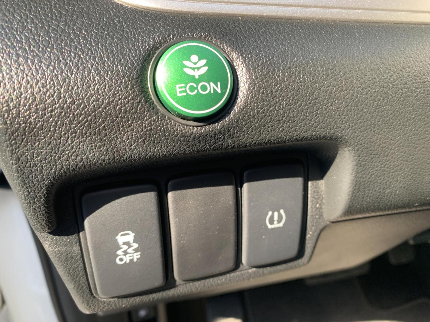 2016 WHITE /TAN Honda CR-V EX (5J6RM4H51GL) with an 2.4L L4 DOHC 16V engine, Automatic transmission, located at 506 S. Kingshighway, Cape Girardeau, MO, 63703, (573) 235-5000, 37.294991, -89.553635 - 2016 Honda CR-V EX 134,xxx Miles One Owner AWD Heated Seats Sunroof Backup Camera Power Windows/Locks/Mirrors We have financing available and we accept trades! Fill out a credit application on our website or come by today! If you have any questions, give us a call at (573) 235-5000 or vis - Photo#21