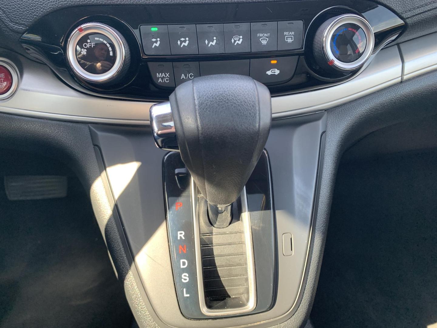 2016 WHITE /TAN Honda CR-V EX (5J6RM4H51GL) with an 2.4L L4 DOHC 16V engine, Automatic transmission, located at 506 S. Kingshighway, Cape Girardeau, MO, 63703, (573) 235-5000, 37.294991, -89.553635 - 2016 Honda CR-V EX 134,xxx Miles One Owner AWD Heated Seats Sunroof Backup Camera Power Windows/Locks/Mirrors We have financing available and we accept trades! Fill out a credit application on our website or come by today! If you have any questions, give us a call at (573) 235-5000 or vis - Photo#28