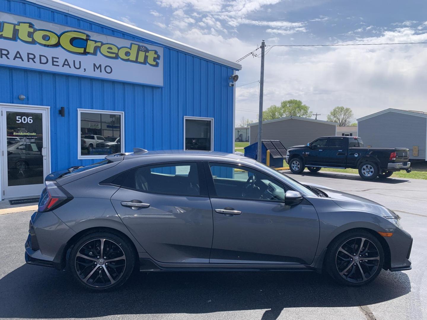 2021 GRAY /GRAY Honda Civic Sport Hatchback (SHHFK7H4XMU) with an 2.0L L4 DOHC 16V TURBO engine, Automatic transmission, located at 506 S. Kingshighway, Cape Girardeau, MO, 63703, (573) 235-5000, 37.294991, -89.553635 - 2021 Honda Civic Sport Hatchback 59,xxx miles Alarm System Bluetooth Streaming Audio Bluetooth Wireless Technology Cloth Seats Cruise Control Folding Rear Seat Power Outlet Power Windows Proximity Sensing Keyless Entry Push-Button Engine Start Rear Window Defroster Remote Control Liftga - Photo#9