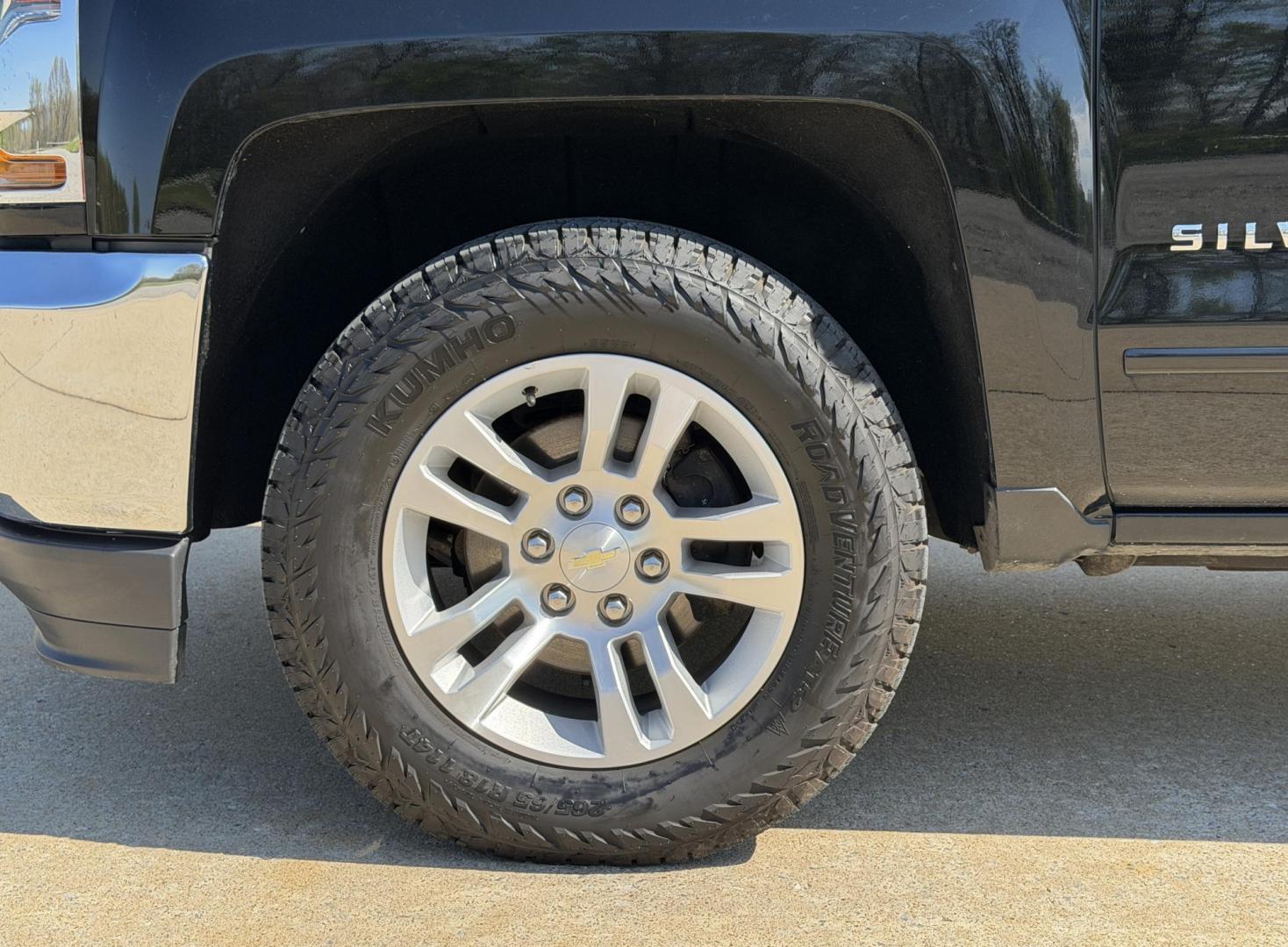 2017 BLACK /Black Chevrolet Silverado 1500 LT Crew Cab 4WD (3GCUKREC1HG) with an 5.3L V8 engine, Automatic transmission, located at 2990 Old Orchard Rd., Jackson, MO, 63755, 37.354214, -89.612106 - 2017 Chevrolet Silverado 1500 LT 108xxx miles 4x4 5.3L V8 Automatic Backup Camera Power Driver Seat Bluetooth Remote Start Cruise Power Windows/Locks/Mirrors We have financing available and we accept trades! Fill out a credit application on our website or come by today! If you have any q - Photo#33