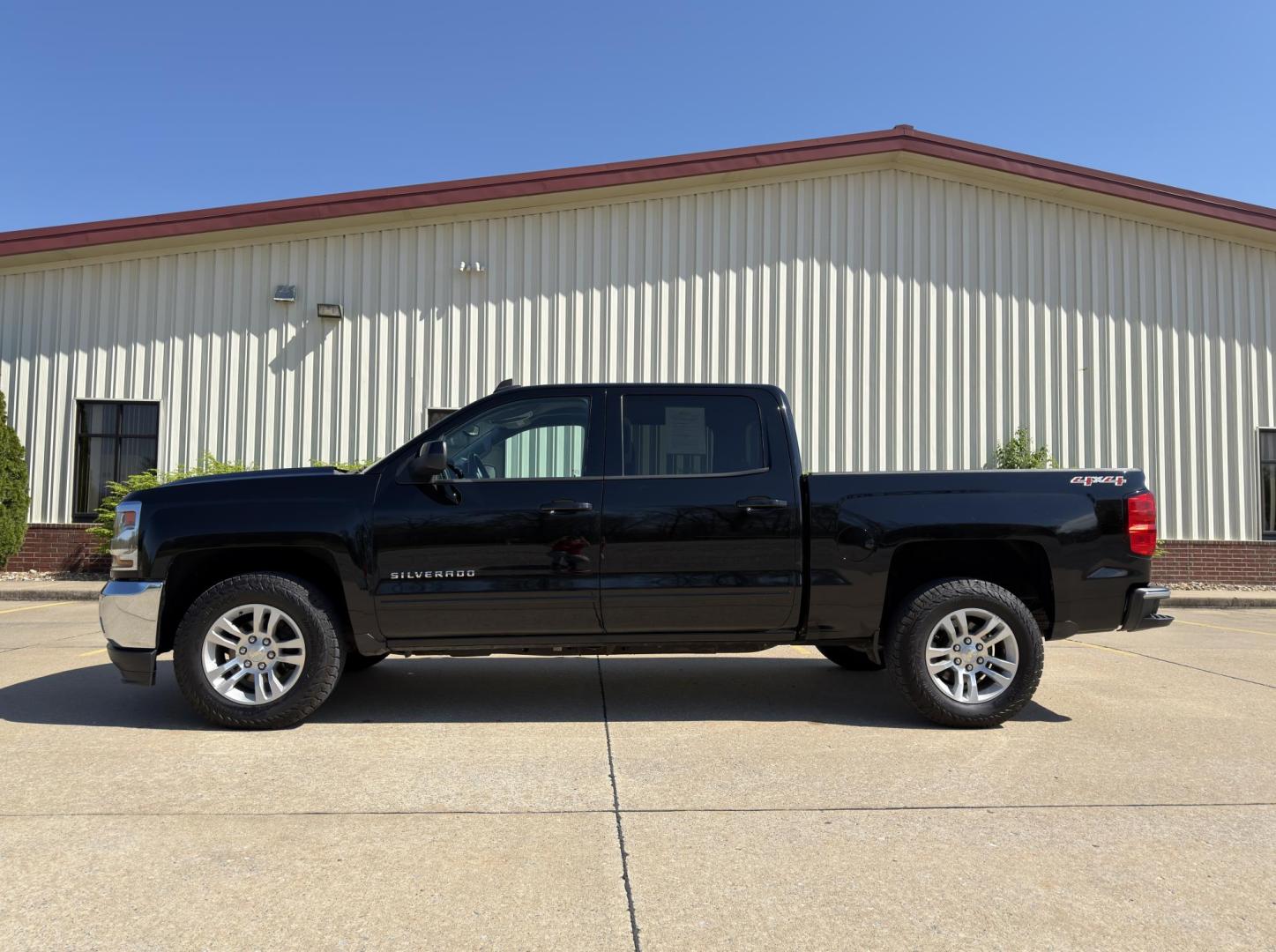 2017 BLACK /Black Chevrolet Silverado 1500 LT Crew Cab 4WD (3GCUKREC1HG) with an 5.3L V8 engine, Automatic transmission, located at 2990 Old Orchard Rd., Jackson, MO, 63755, 37.354214, -89.612106 - 2017 Chevrolet Silverado 1500 LT 108xxx miles 4x4 5.3L V8 Automatic Backup Camera Power Driver Seat Bluetooth Remote Start Cruise Power Windows/Locks/Mirrors We have financing available and we accept trades! Fill out a credit application on our website or come by today! If you have any q - Photo#7
