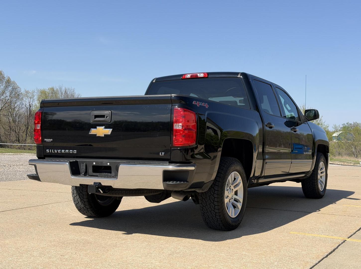 2017 BLACK /Black Chevrolet Silverado 1500 LT Crew Cab 4WD (3GCUKREC1HG) with an 5.3L V8 engine, Automatic transmission, located at 2990 Old Orchard Rd., Jackson, MO, 63755, 37.354214, -89.612106 - 2017 Chevrolet Silverado 1500 LT 108xxx miles 4x4 5.3L V8 Automatic Backup Camera Power Driver Seat Bluetooth Remote Start Cruise Power Windows/Locks/Mirrors We have financing available and we accept trades! Fill out a credit application on our website or come by today! If you have any q - Photo#9