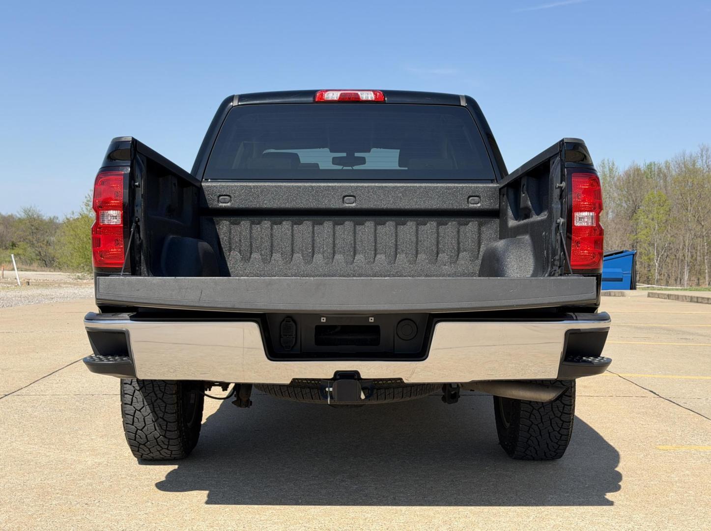 2017 BLACK /Black Chevrolet Silverado 1500 LT Crew Cab 4WD (3GCUKREC1HG) with an 5.3L V8 engine, Automatic transmission, located at 2990 Old Orchard Rd., Jackson, MO, 63755, 37.354214, -89.612106 - 2017 Chevrolet Silverado 1500 LT 108xxx miles 4x4 5.3L V8 Automatic Backup Camera Power Driver Seat Bluetooth Remote Start Cruise Power Windows/Locks/Mirrors We have financing available and we accept trades! Fill out a credit application on our website or come by today! If you have any q - Photo#19
