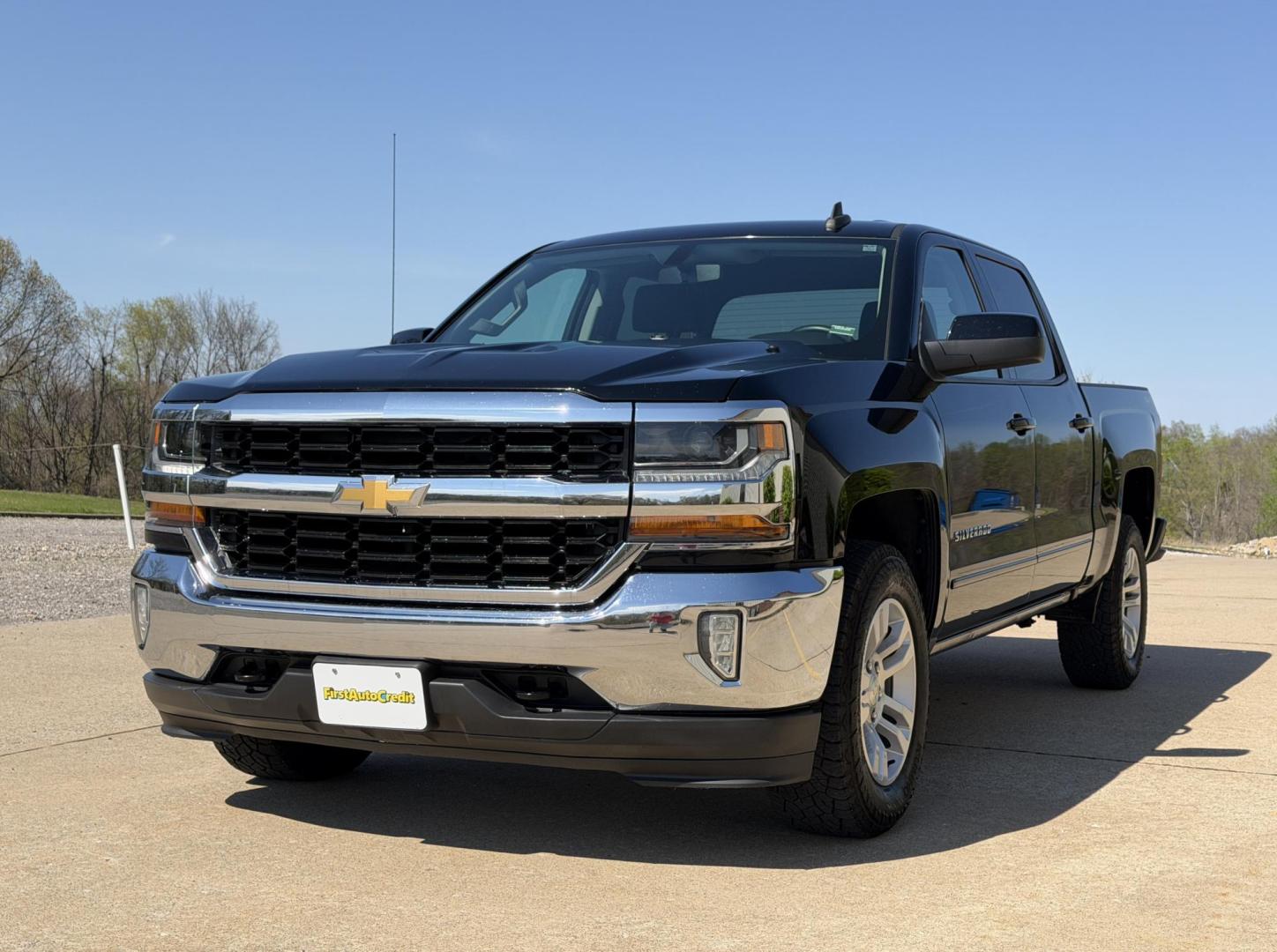 2017 BLACK /Black Chevrolet Silverado 1500 LT Crew Cab 4WD (3GCUKREC1HG) with an 5.3L V8 engine, Automatic transmission, located at 2990 Old Orchard Rd., Jackson, MO, 63755, 37.354214, -89.612106 - 2017 Chevrolet Silverado 1500 LT 108xxx miles 4x4 5.3L V8 Automatic Backup Camera Power Driver Seat Bluetooth Remote Start Cruise Power Windows/Locks/Mirrors We have financing available and we accept trades! Fill out a credit application on our website or come by today! If you have any q - Photo#6