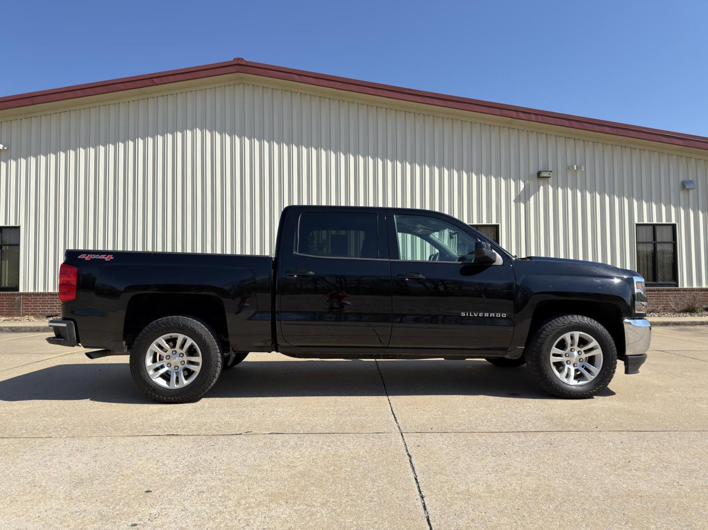 2017 BLACK /Black Chevrolet Silverado 1500 LT Crew Cab 4WD (3GCUKREC1HG) with an 5.3L V8 engine, Automatic transmission, located at 2990 Old Orchard Rd., Jackson, MO, 63755, 37.354214, -89.612106 - 2017 Chevrolet Silverado 1500 LT 108xxx miles 4x4 5.3L V8 Automatic Backup Camera Power Driver Seat Bluetooth Remote Start Cruise Power Windows/Locks/Mirrors We have financing available and we accept trades! Fill out a credit application on our website or come by today! If you have any q - Photo#8