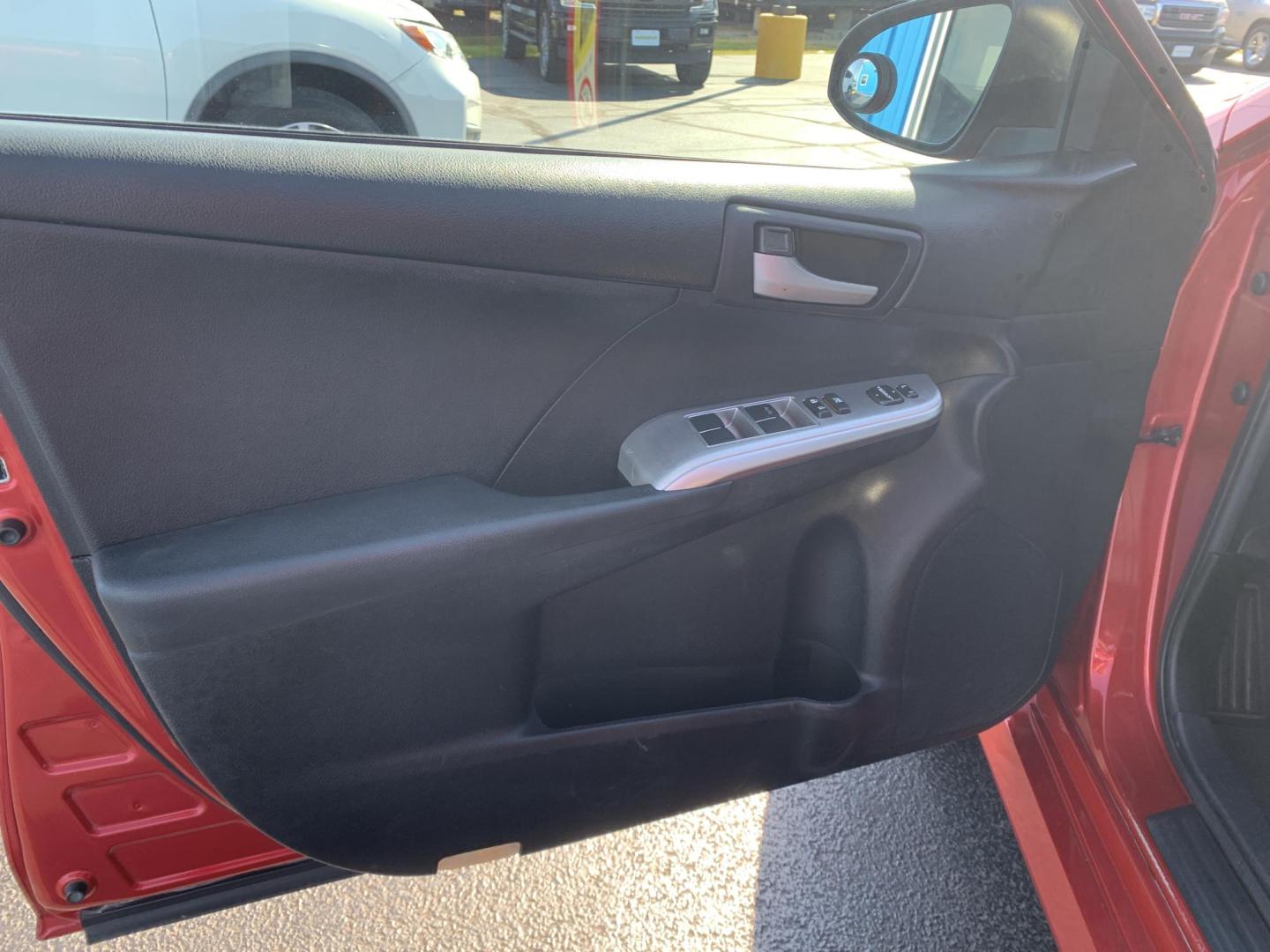 2012 RED /BLACK Toyota Camry SE (4T1BF1FK9CU) with an 2.5L L4 DOHC 16V engine, Automatic transmission, located at 506 S. Kingshighway, Cape Girardeau, MO, 63703, (573) 235-5000, 37.294991, -89.553635 - 2012 Toyota Camry SE 151,xxx miles Cruise Bluetooth USB Power Windows/Locks/Mirrors We have financing available and we accept trades! Fill out a credit application on our website or come by today! If you have any questions, give us a call at (573) 235-5000 or visit our website at firstautoc - Photo#16