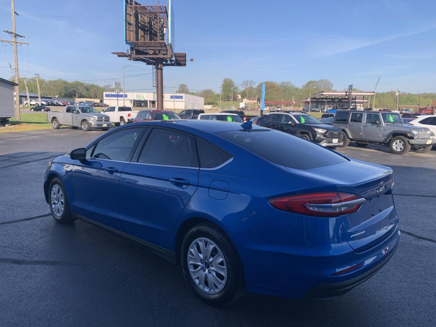 2020 BLUE /TAN Ford Fusion S (3FA6P0G74LR) with an 2.5L L4 DOHC 16V engine, Automatic transmission, located at 506 S. Kingshighway, Cape Girardeau, MO, 63703, (573) 235-5000, 37.294991, -89.553635 - 2020 Ford Fusion S 112,xxx miles 12V Power Outlet Alarm System Bluetooth Wireless Technology Cloth Seats Cruise Control Folding Rear Seat Hands Free Phone Power Windows/Locks/Mirrors Push-Button Engine Start Rear Window Defroster Remote Control Liftgate/Trunk Release Remote Keyless Entr - Photo#4
