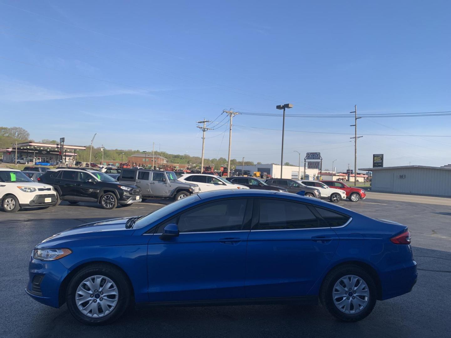 2020 BLUE /TAN Ford Fusion S (3FA6P0G74LR) with an 2.5L L4 DOHC 16V engine, Automatic transmission, located at 506 S. Kingshighway, Cape Girardeau, MO, 63703, (573) 235-5000, 37.294991, -89.553635 - 2020 Ford Fusion S 112,xxx miles 12V Power Outlet Alarm System Bluetooth Wireless Technology Cloth Seats Cruise Control Folding Rear Seat Hands Free Phone Power Windows/Locks/Mirrors Push-Button Engine Start Rear Window Defroster Remote Control Liftgate/Trunk Release Remote Keyless Entr - Photo#3