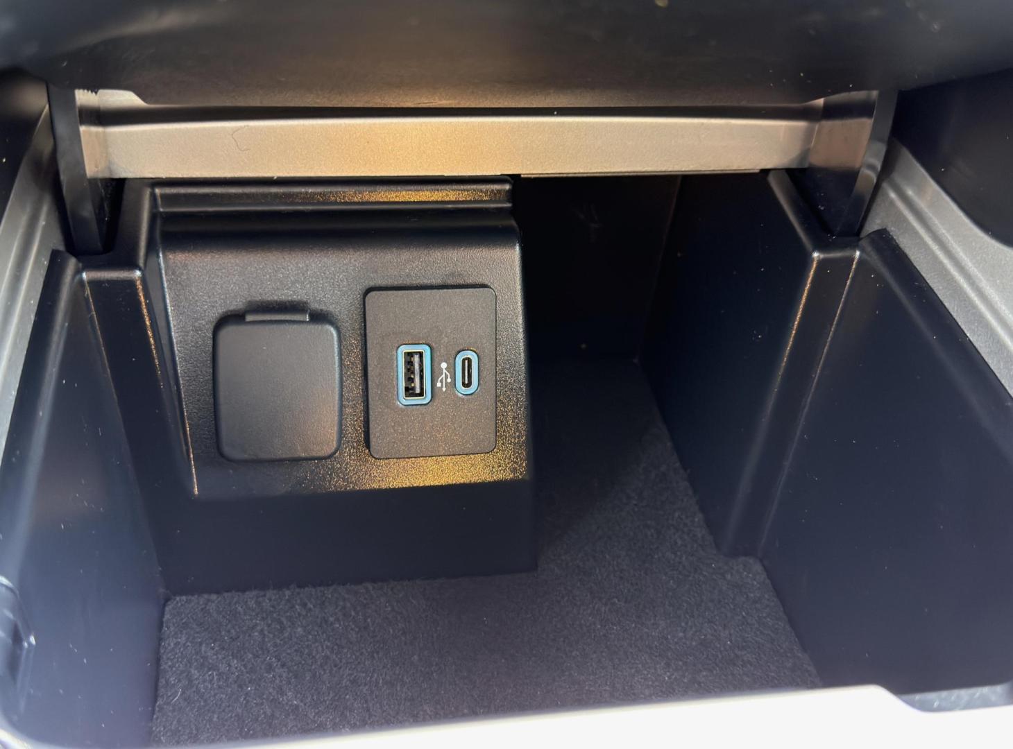 2023 WHITE /Tan Ford Explorer XLT AWD (1FMSK8DH6PG) with an 2.3L 4 Cyl. engine, Automatic transmission, located at 2990 Old Orchard Rd., Jackson, MO, 63755, 37.354214, -89.612106 - 2023 Ford Explorer XLT 1-Owner 113xxx miles 4 Wheel Drive 2.3L 4 Cyl. Automatic Leather 3rd Row Navigation Backup Camera Power/Heated Seats Bluetooth Remote Start Cruise Power Windows/Locks/Mirrors We have financing available and we accept trades! Fill out a credit application on our - Photo#30