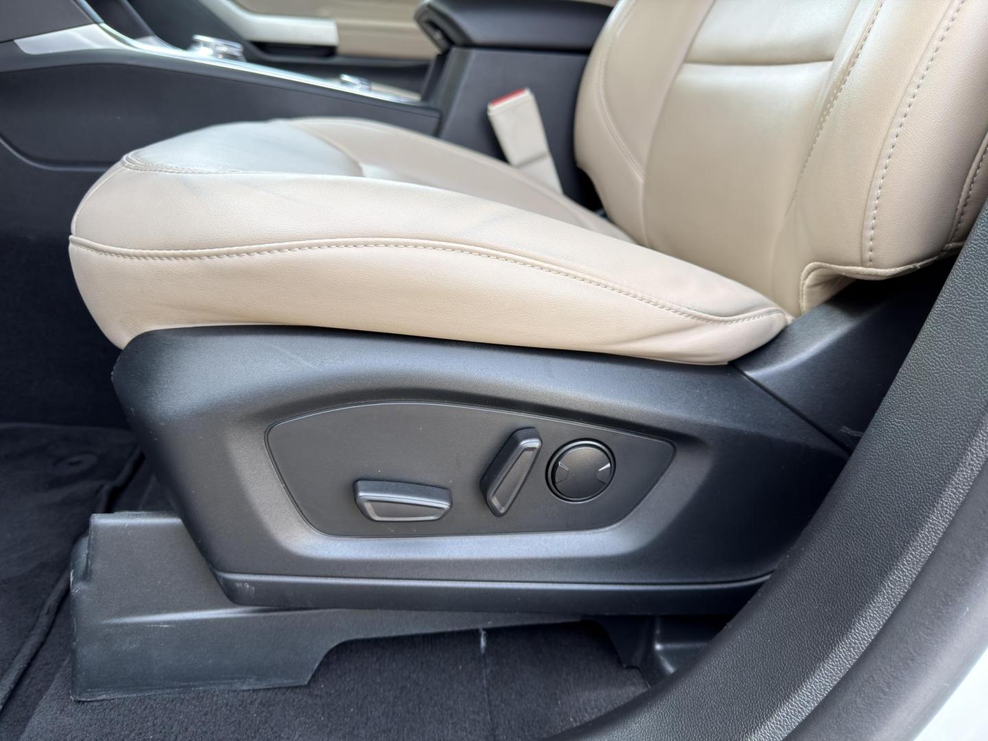 2023 WHITE /Tan Ford Explorer XLT AWD (1FMSK8DH6PG) with an 2.3L 4 Cyl. engine, Automatic transmission, located at 2990 Old Orchard Rd., Jackson, MO, 63755, 37.354214, -89.612106 - 2023 Ford Explorer XLT 1-Owner 113xxx miles 4 Wheel Drive 2.3L 4 Cyl. Automatic Leather 3rd Row Navigation Backup Camera Power/Heated Seats Bluetooth Remote Start Cruise Power Windows/Locks/Mirrors We have financing available and we accept trades! Fill out a credit application on our - Photo#5